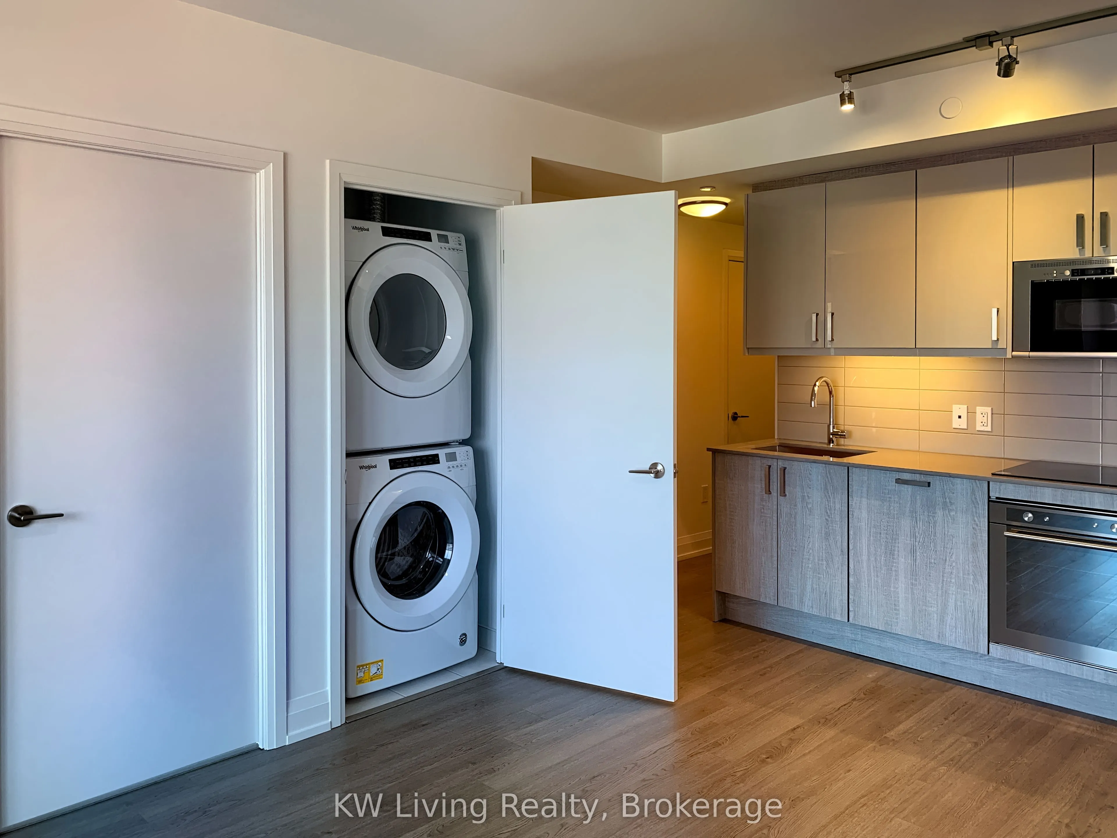 77 Mutual Street, #2608