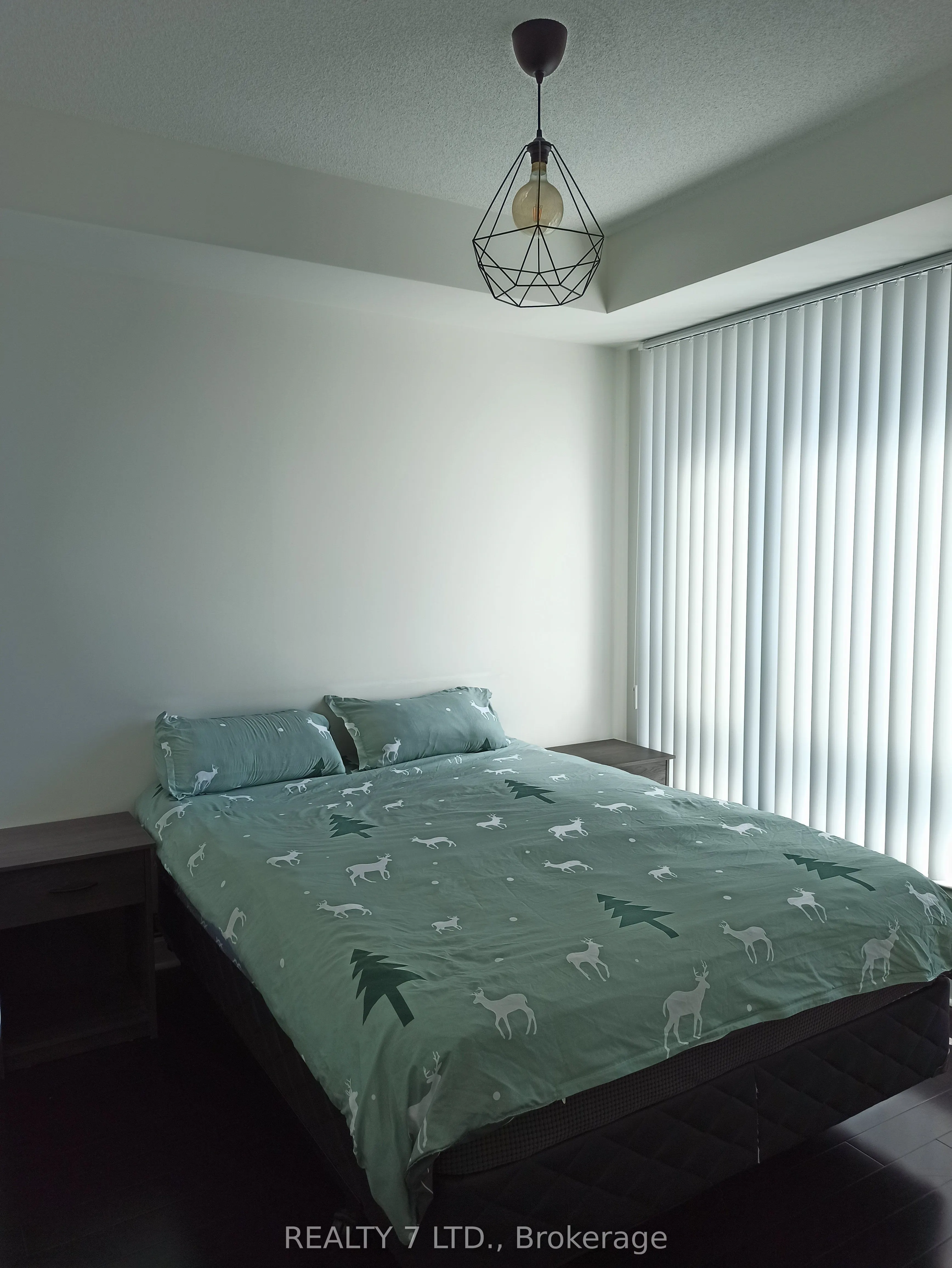17 Kenaston Gardens, #807