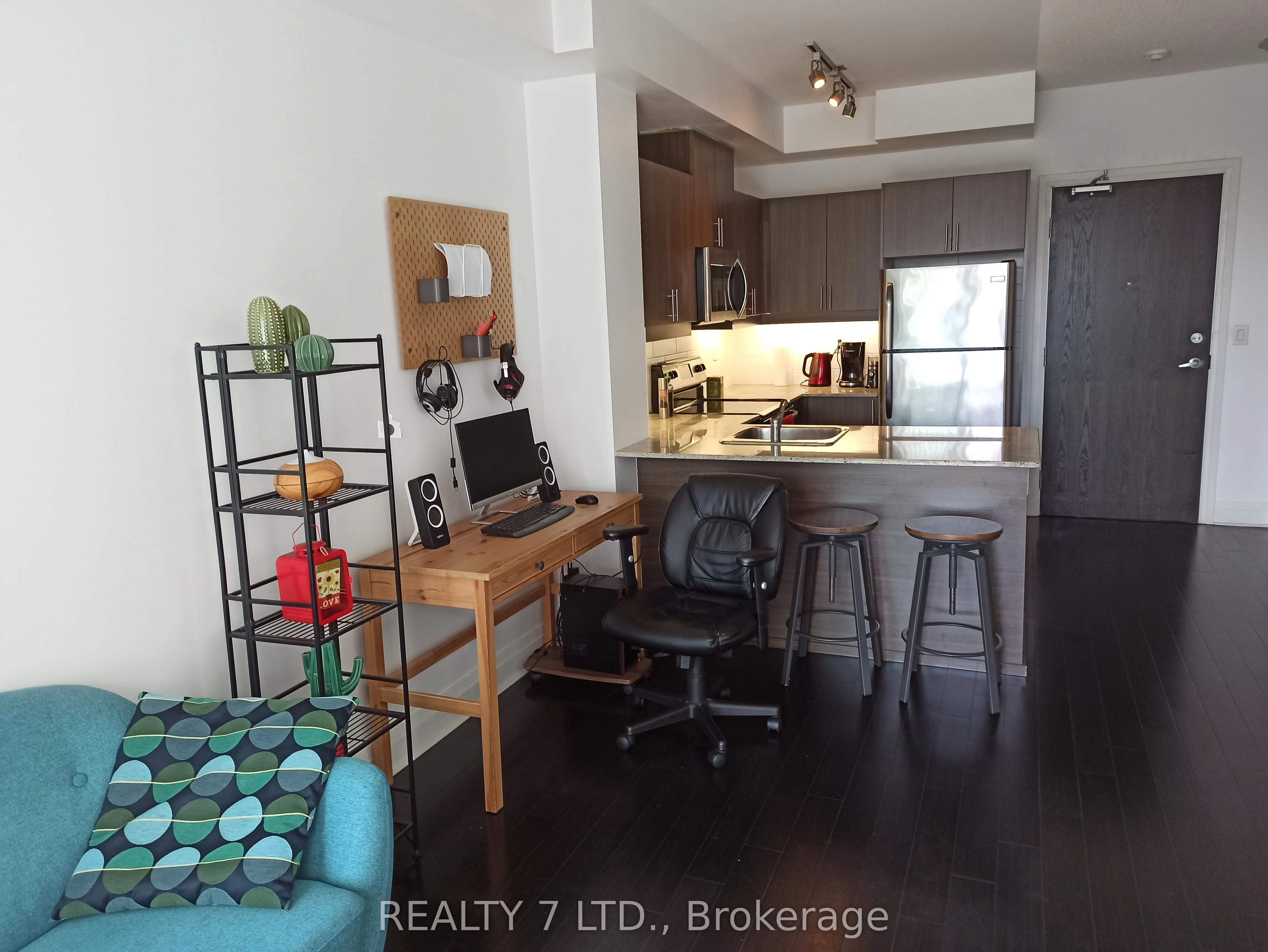 17 Kenaston Gardens, #807