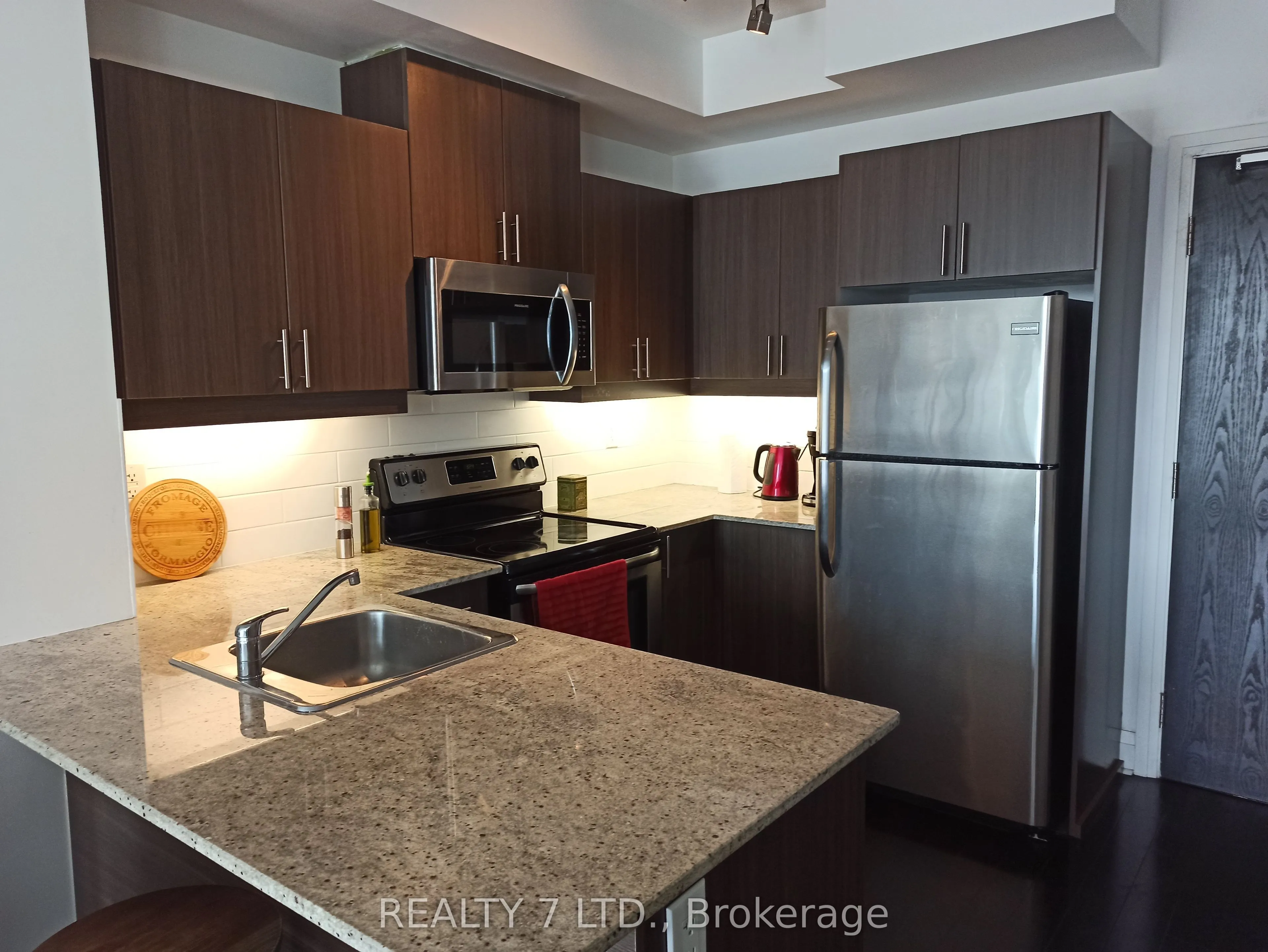 17 Kenaston Gardens, #807