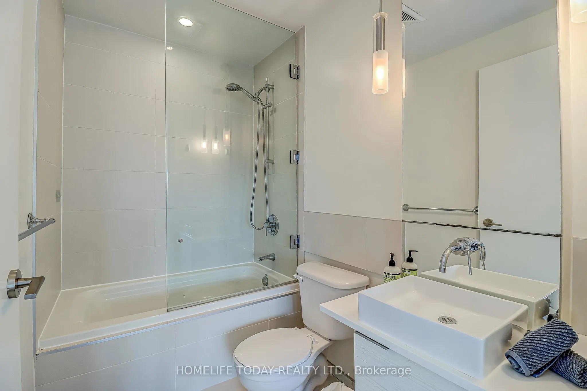 8 Charlotte Street, #1502