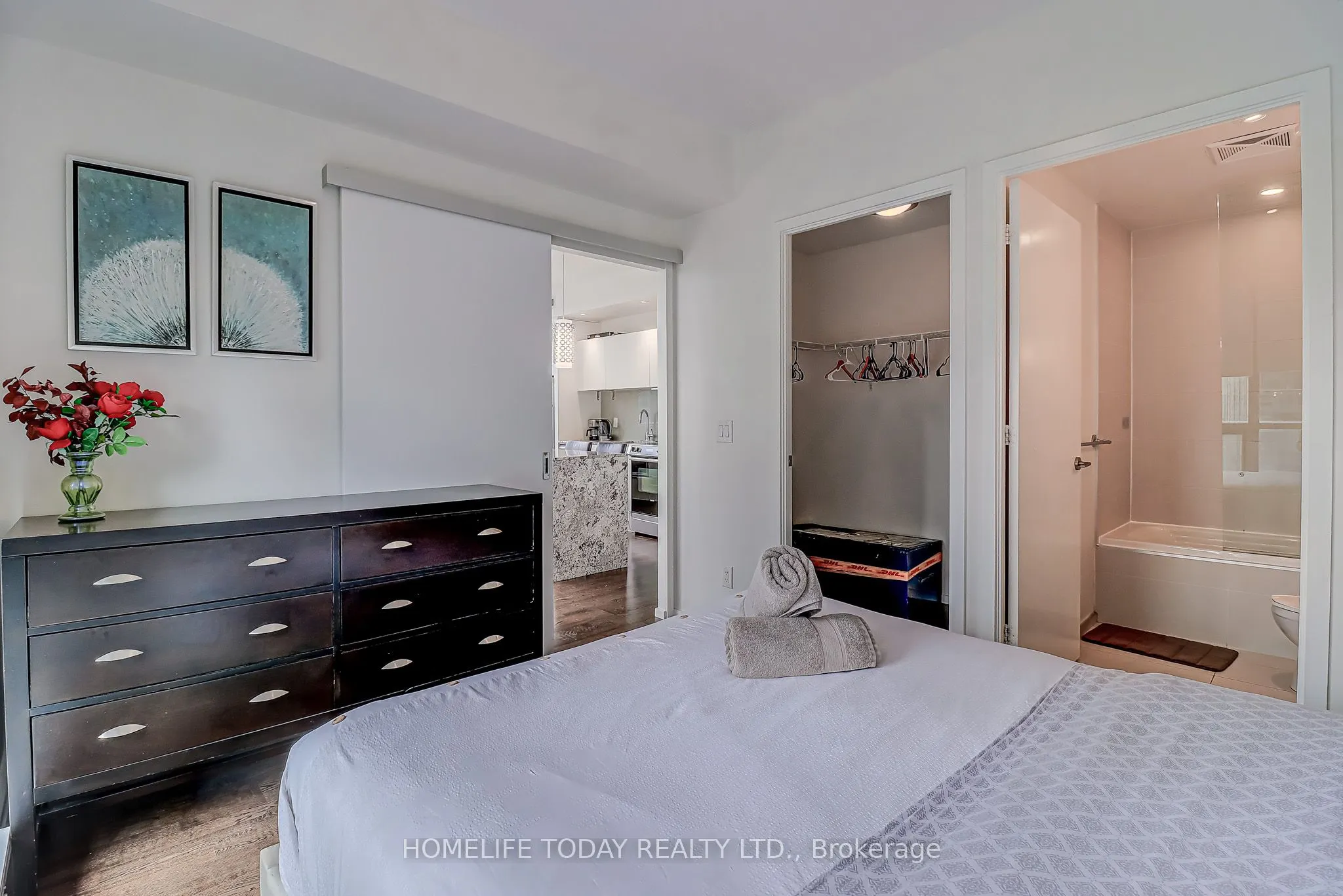 8 Charlotte Street, #1502