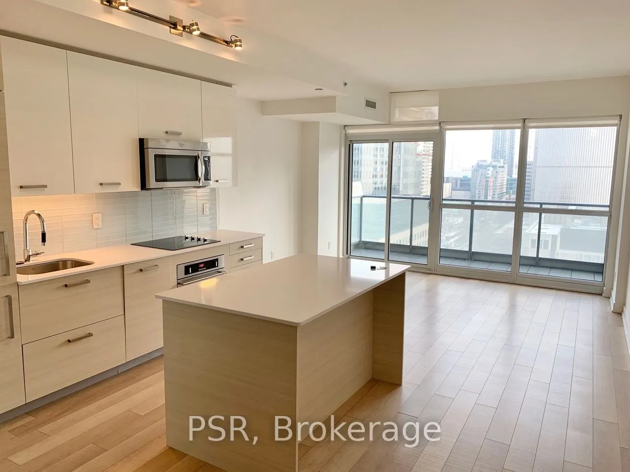 210 Simcoe Street, #1708