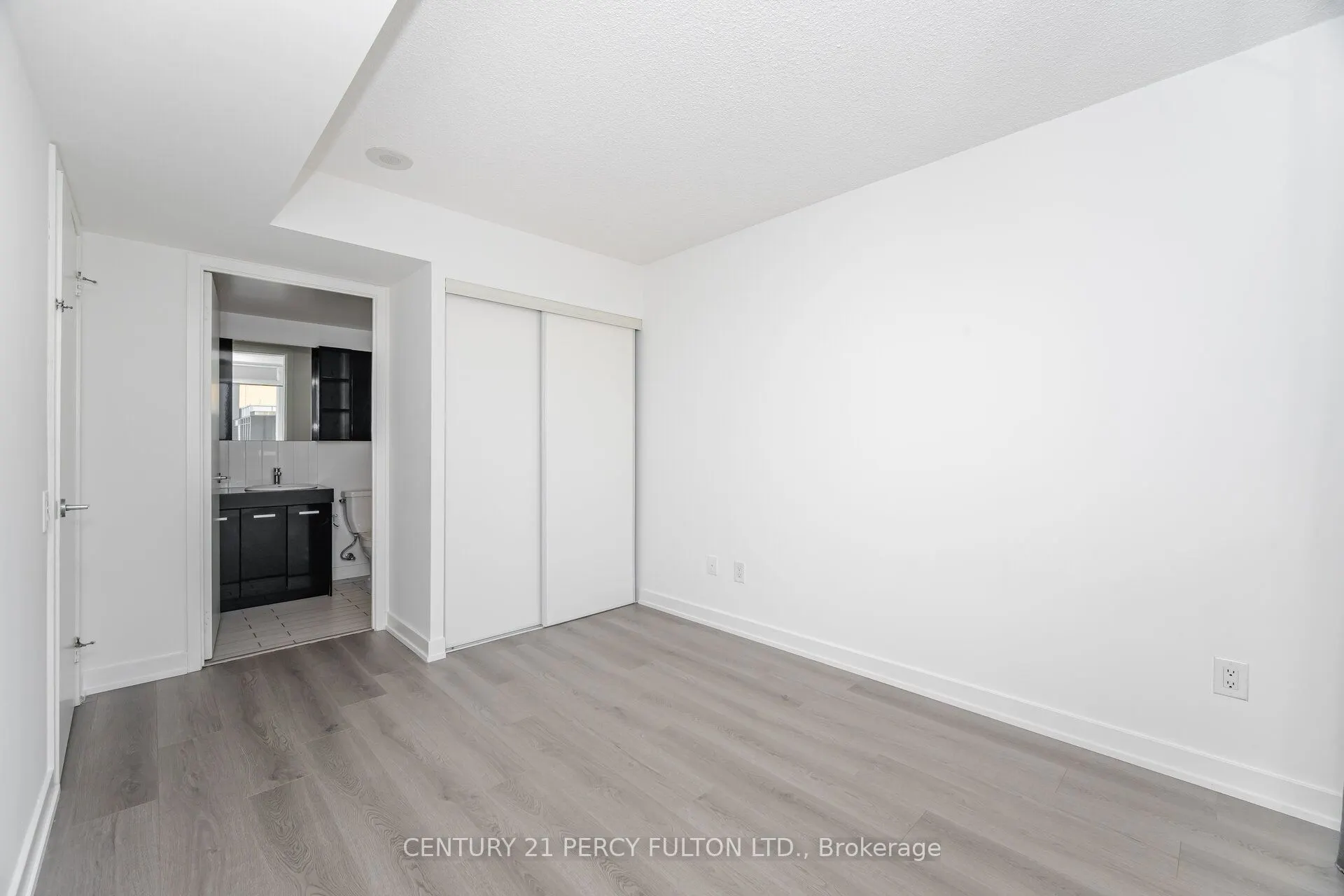 19 Singer Court, #1518