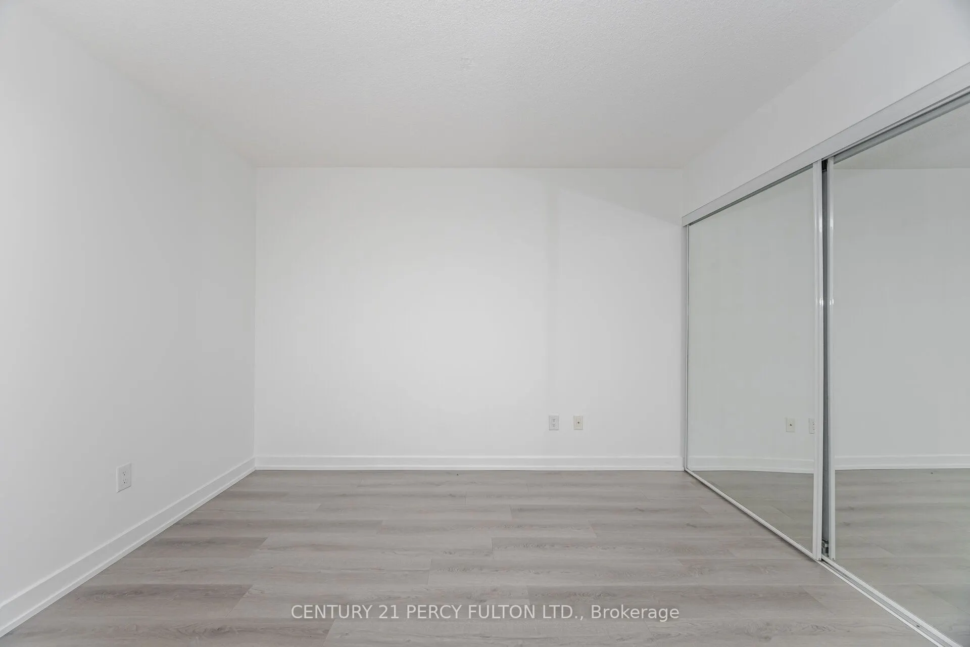 19 Singer Court, #1518