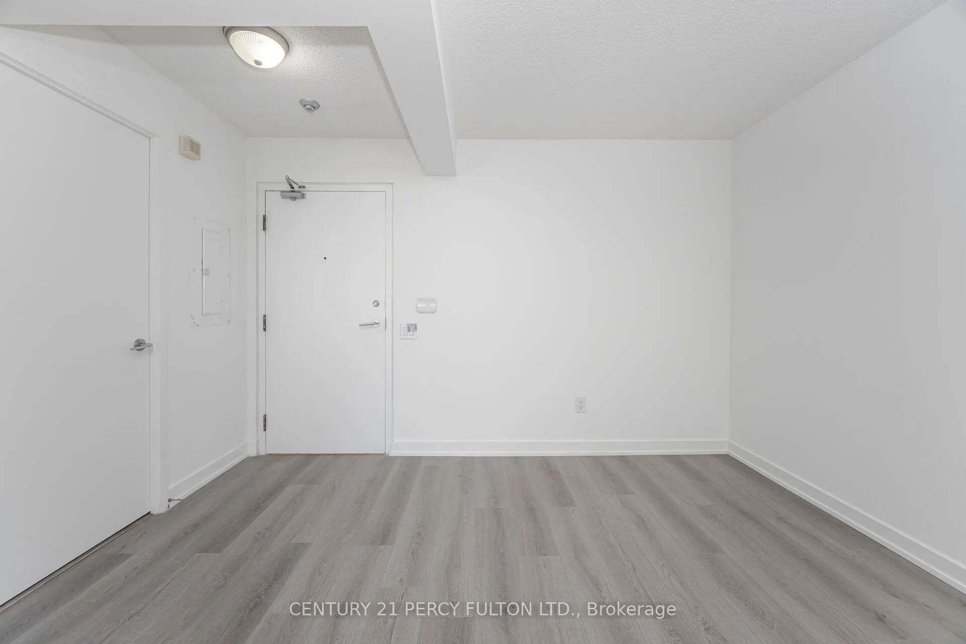 19 Singer Court, #1518