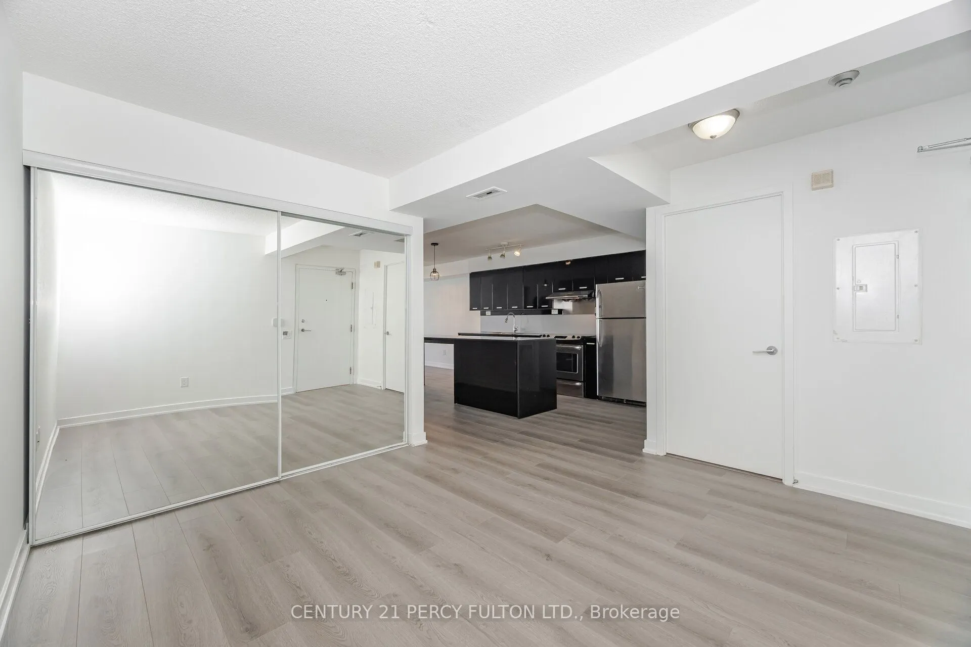 19 Singer Court, #1518