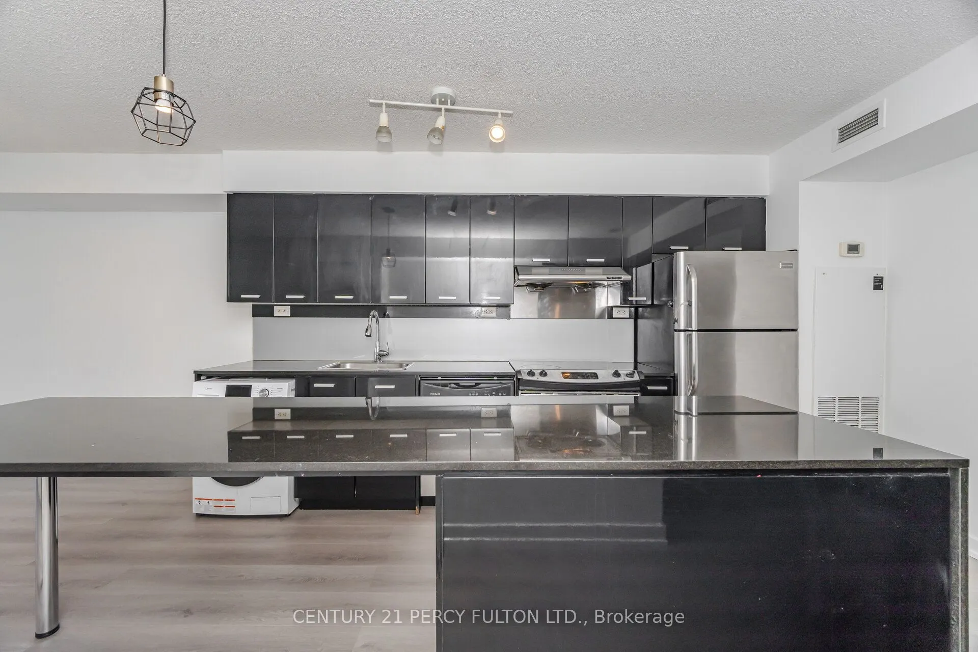19 Singer Court, #1518