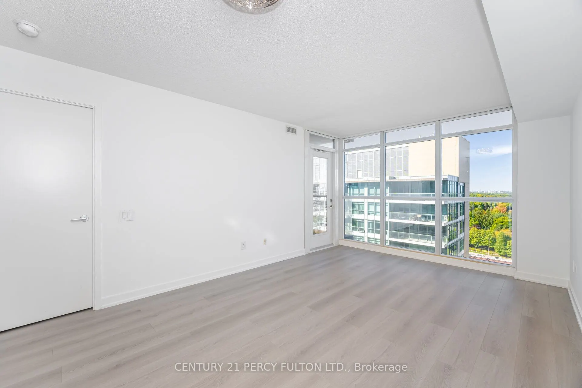 19 Singer Court, #1518