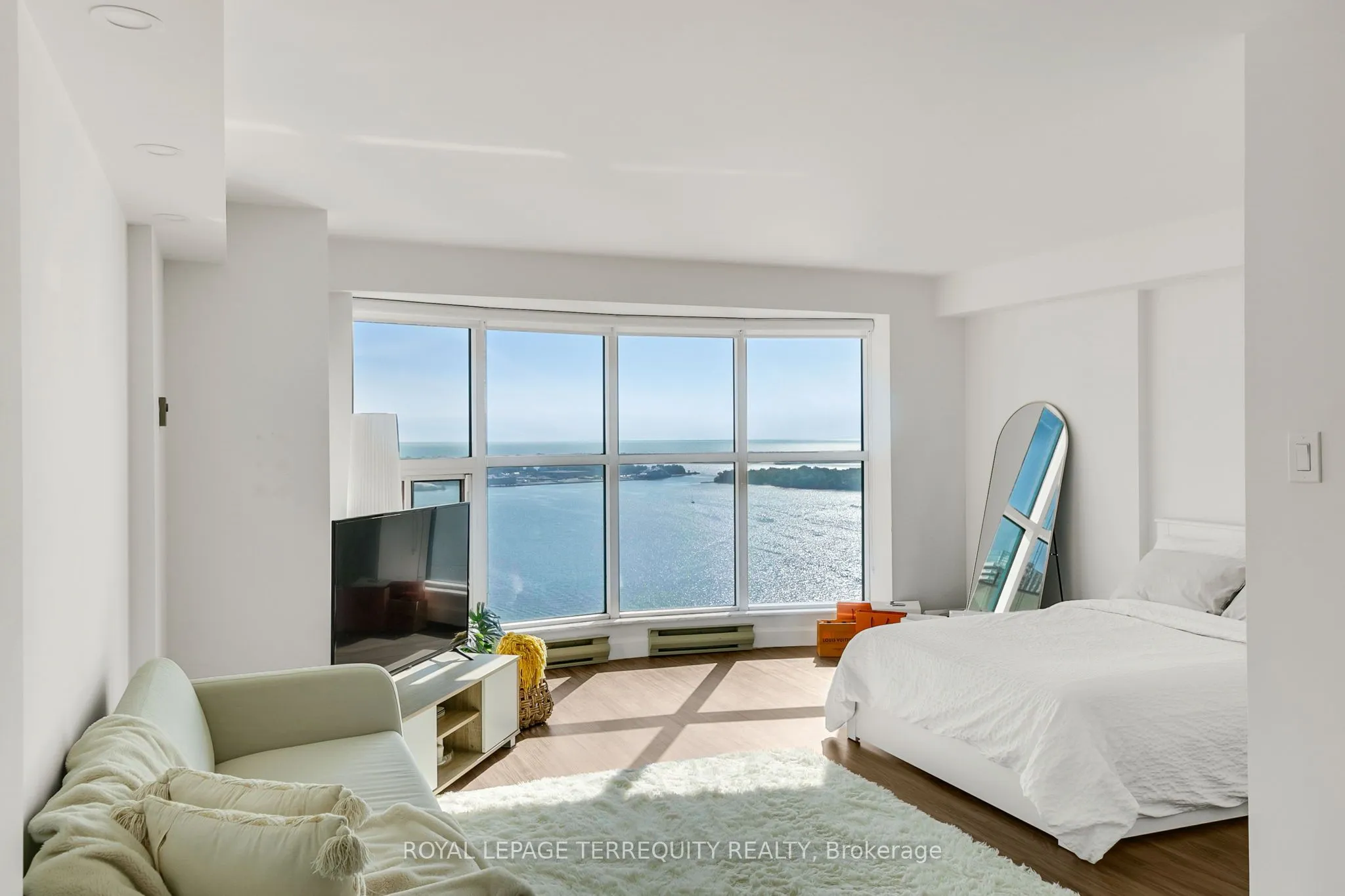 99 Harbour Square, #3803