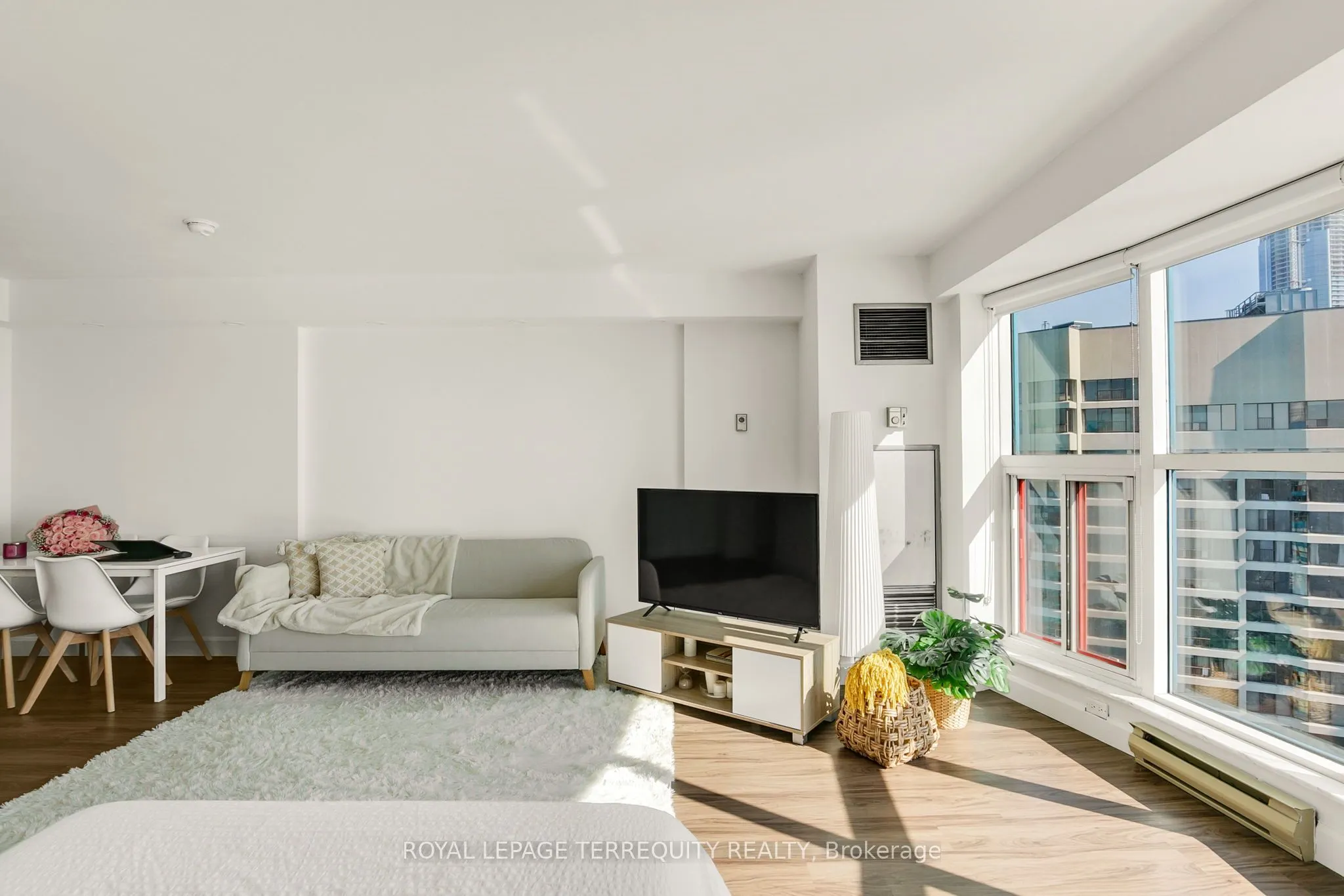 99 Harbour Square, #3803