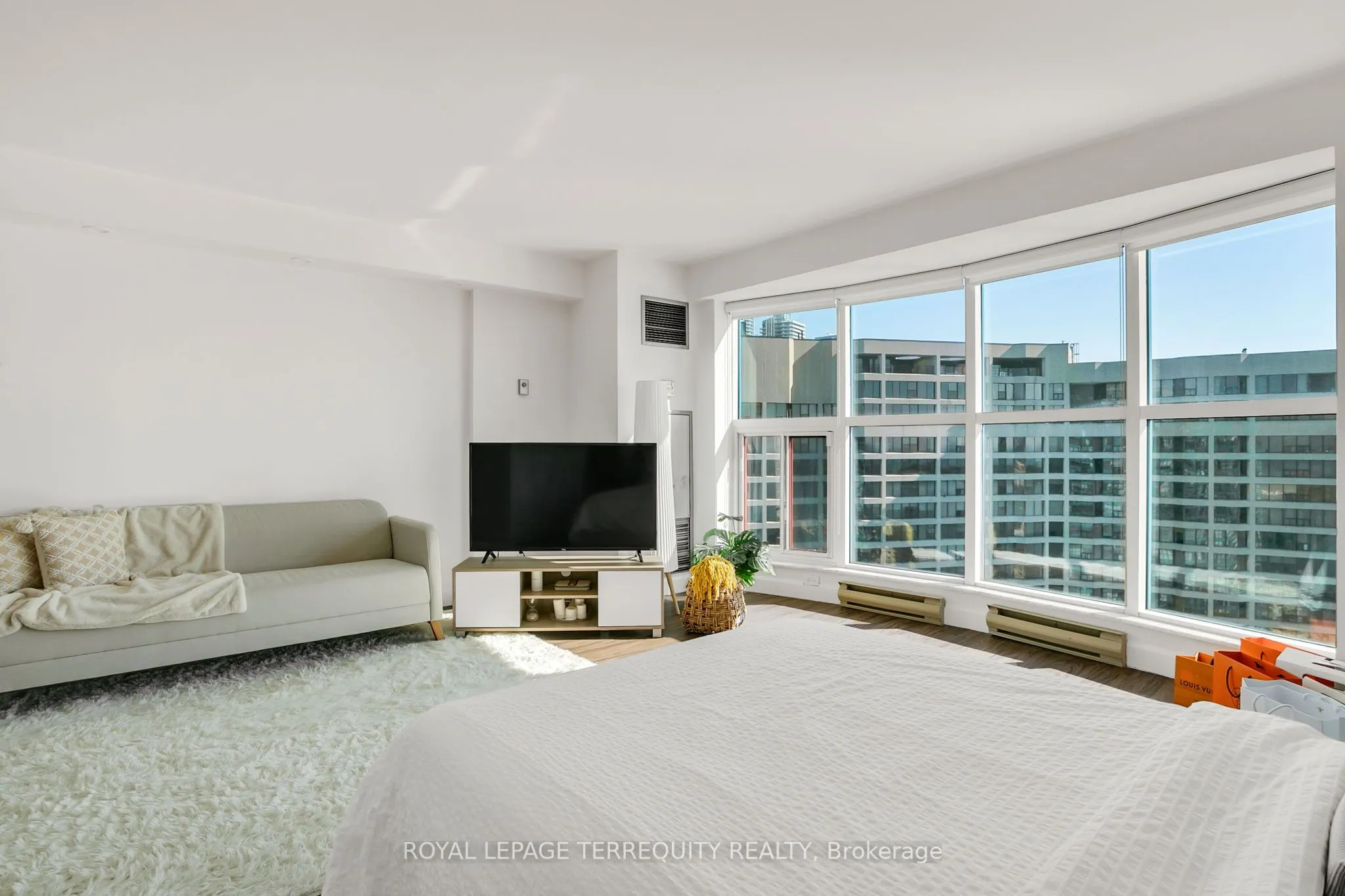 99 Harbour Square, #3803