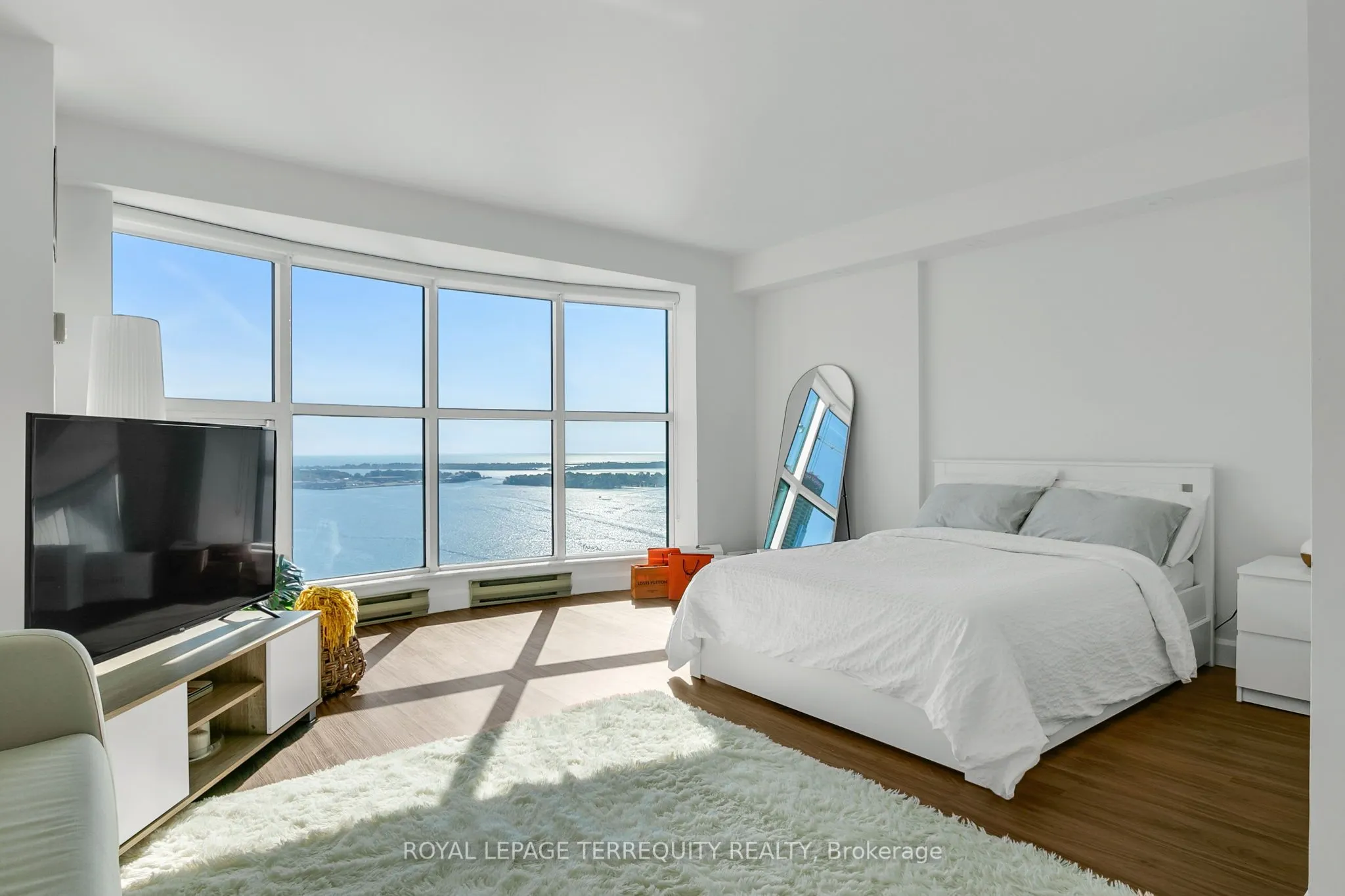99 Harbour Square, #3803