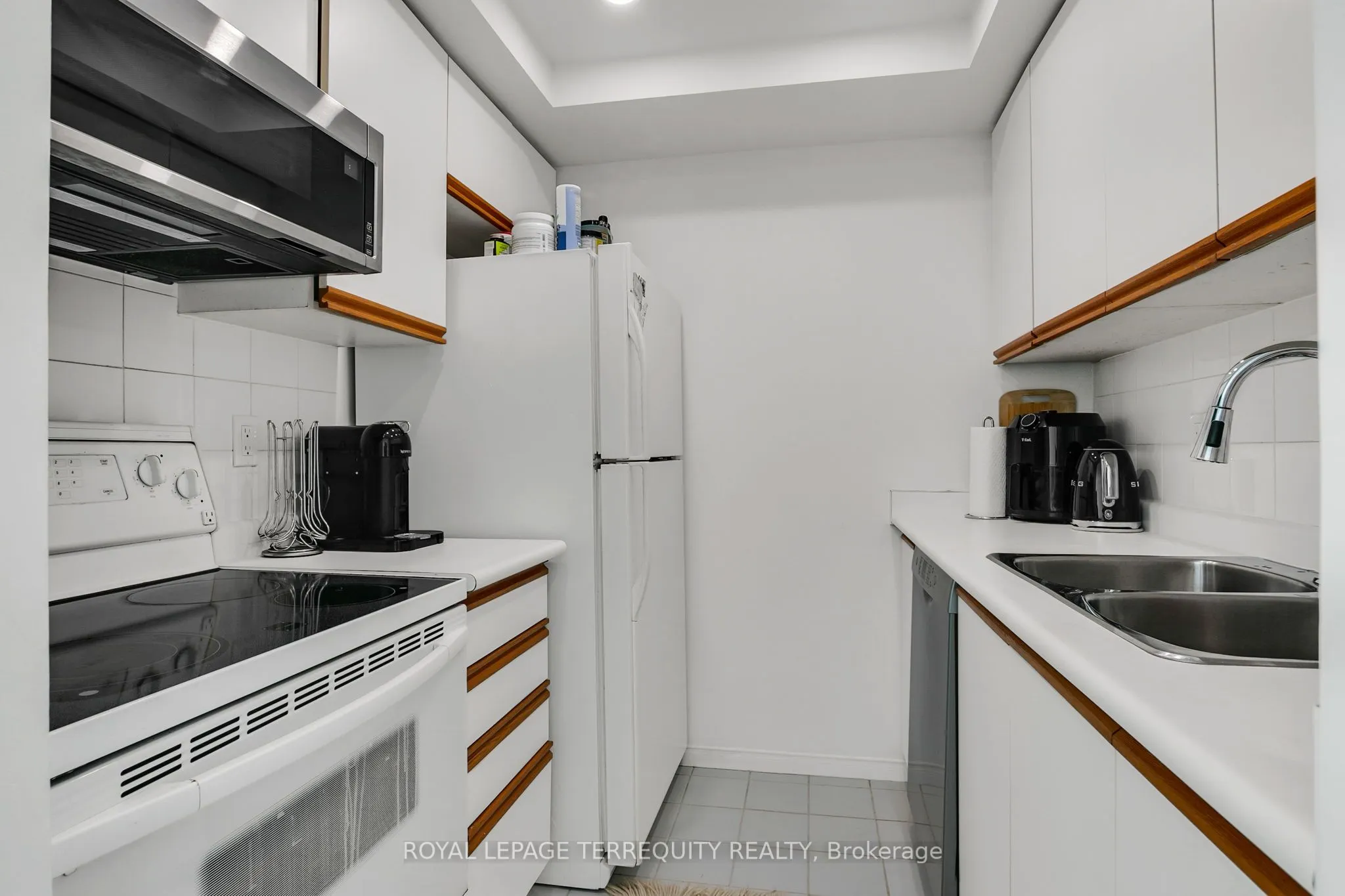99 Harbour Square, #3803