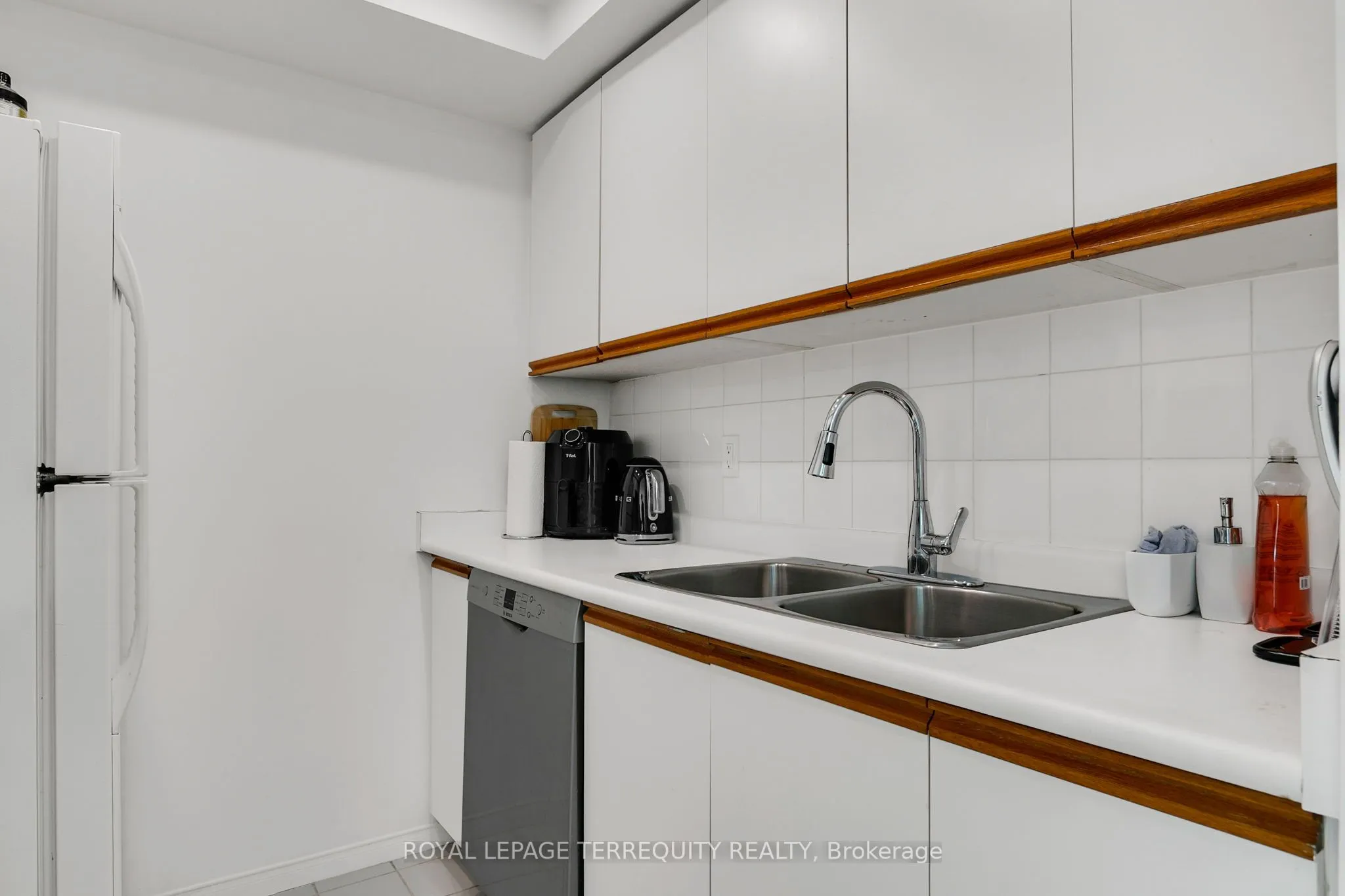 99 Harbour Square, #3803