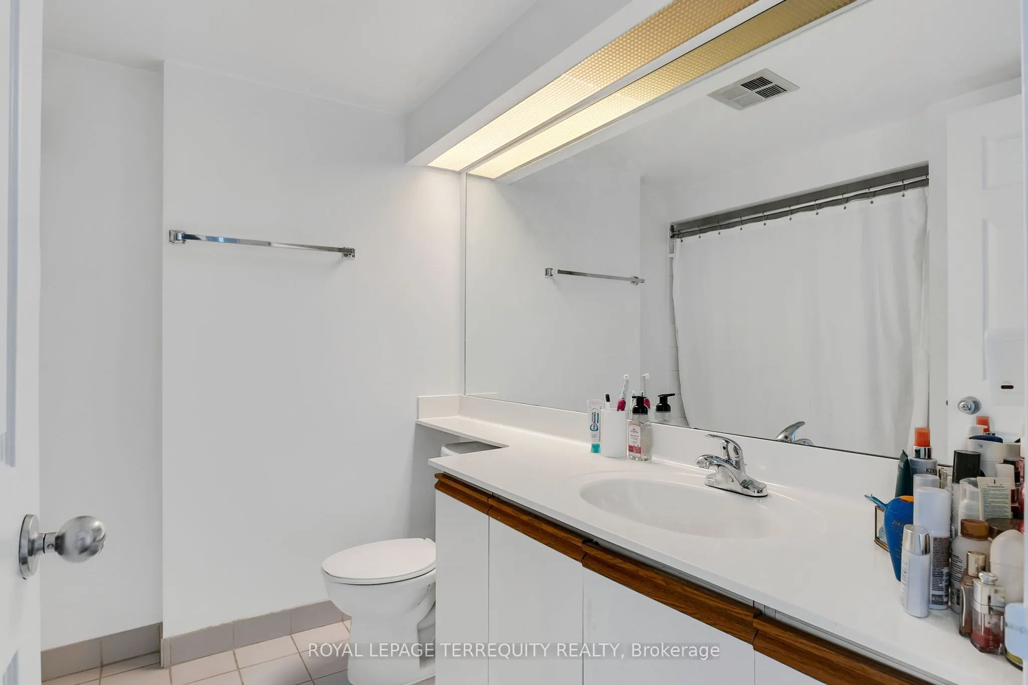 99 Harbour Square, #3803