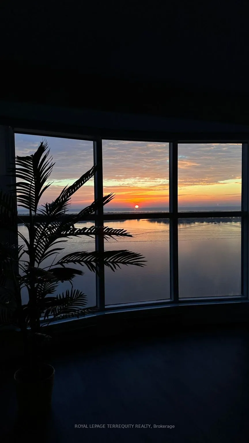 99 Harbour Square, #3803