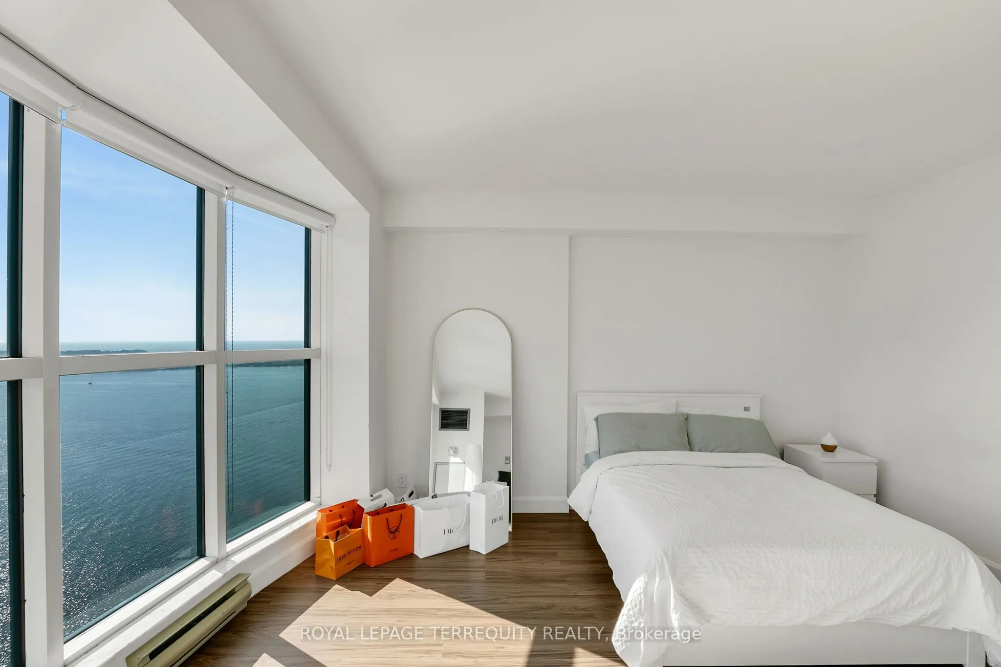 99 Harbour Square, #3803