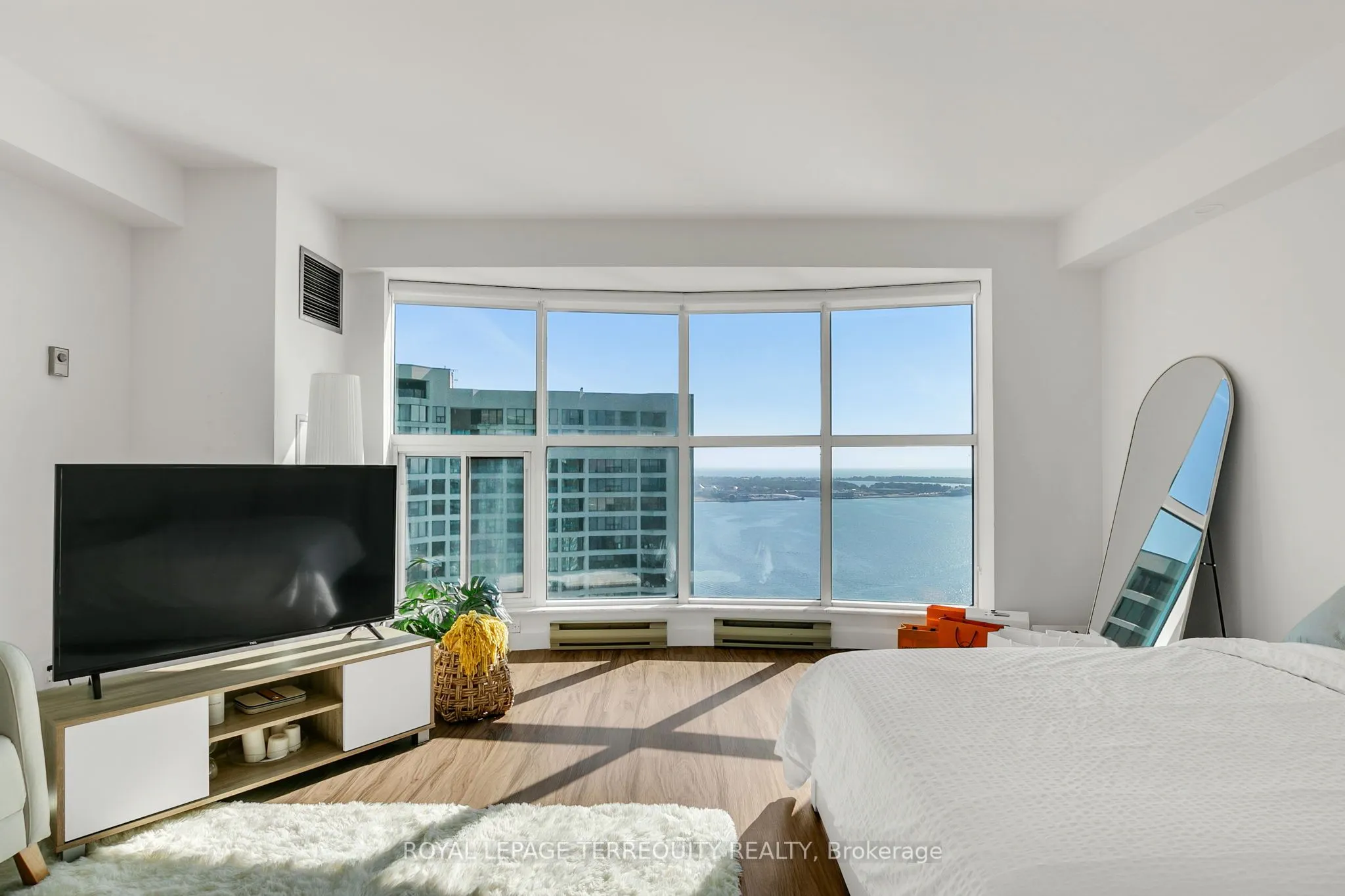 99 Harbour Square, #3803