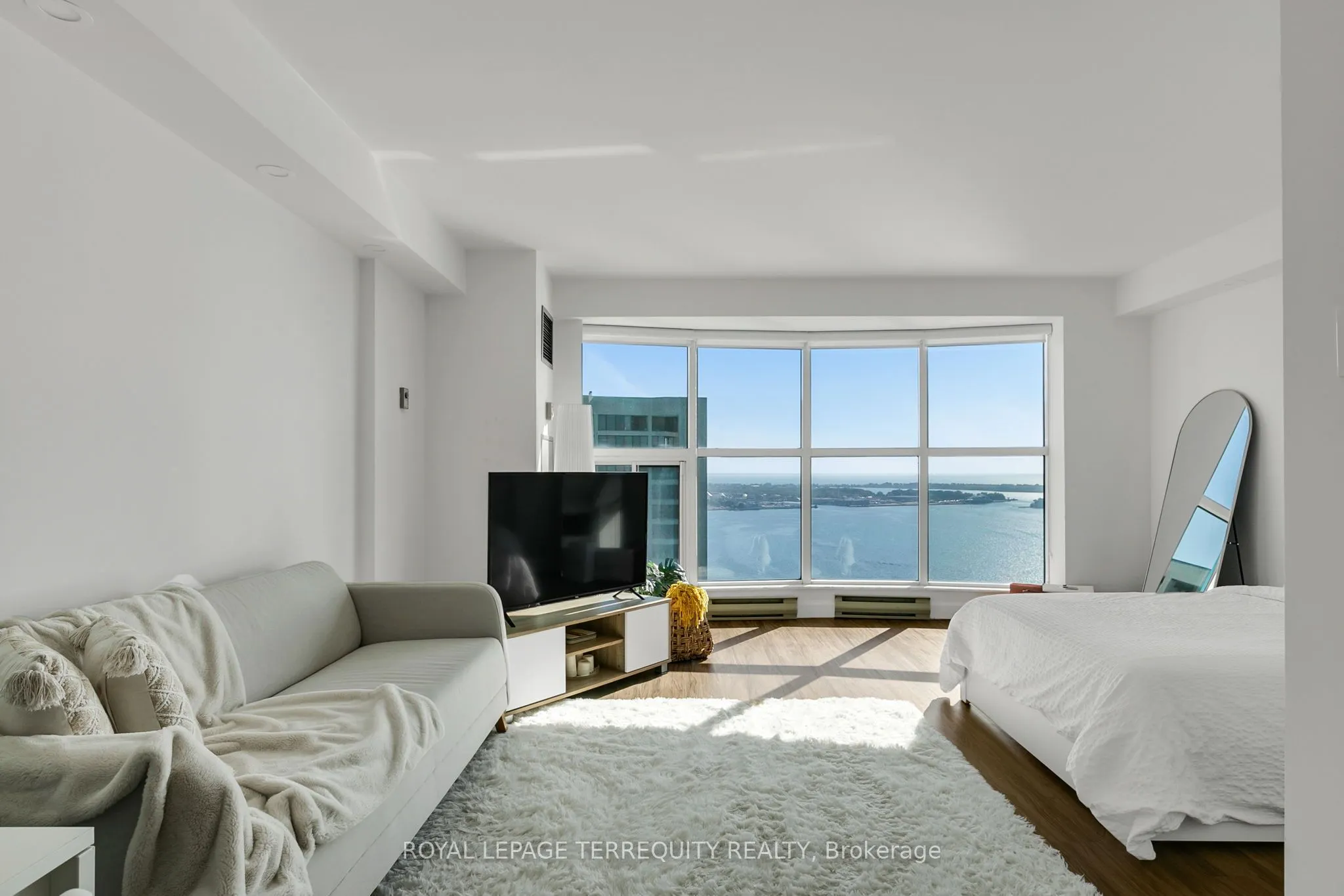 99 Harbour Square, #3803