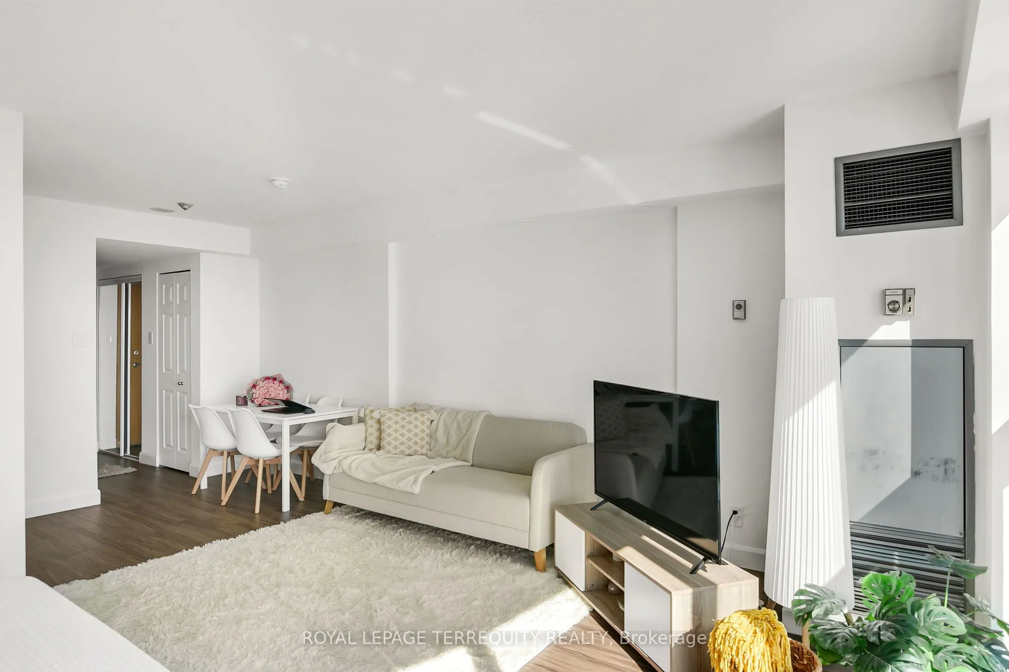 99 Harbour Square, #3803