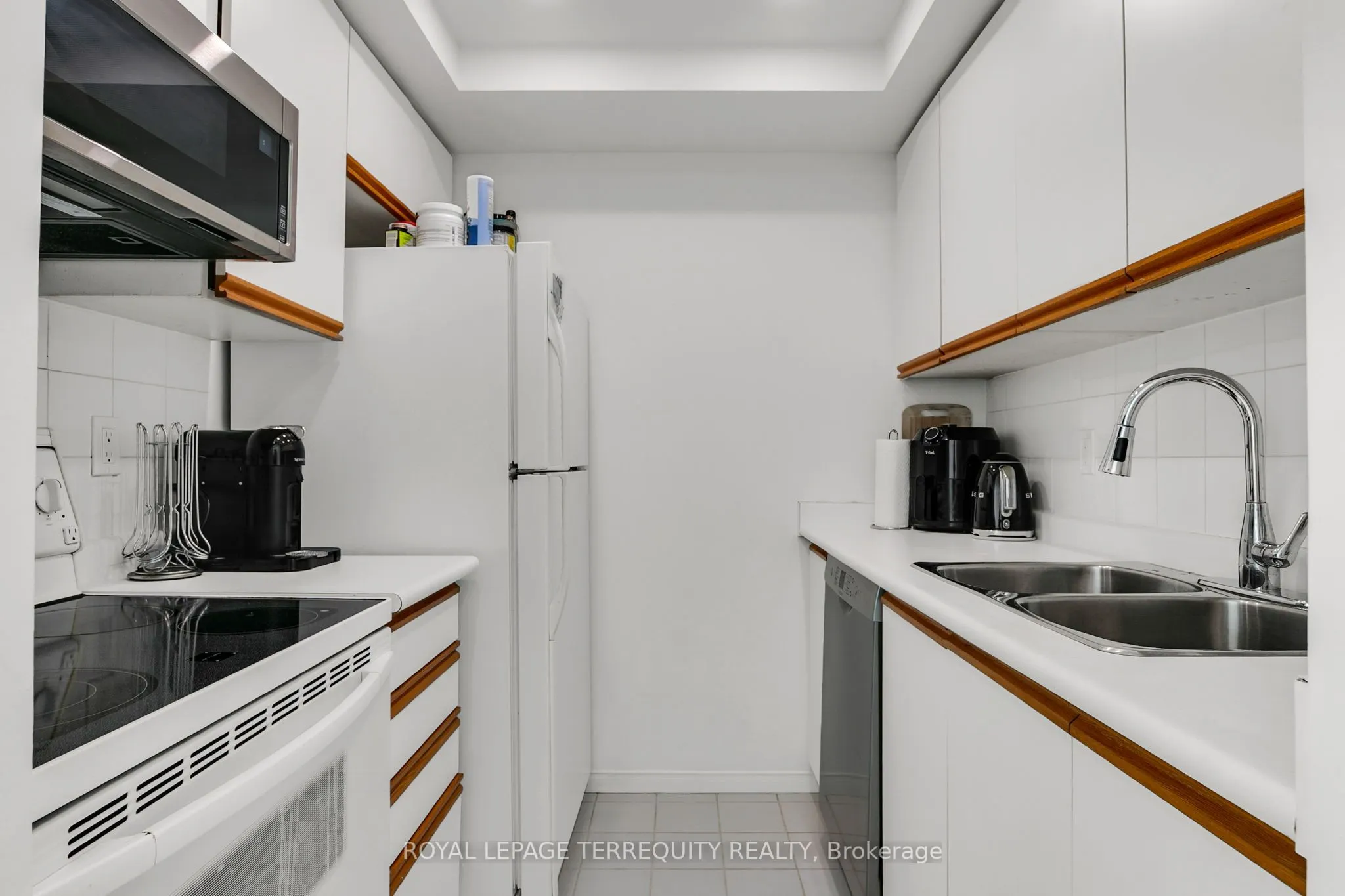 99 Harbour Square, #3803
