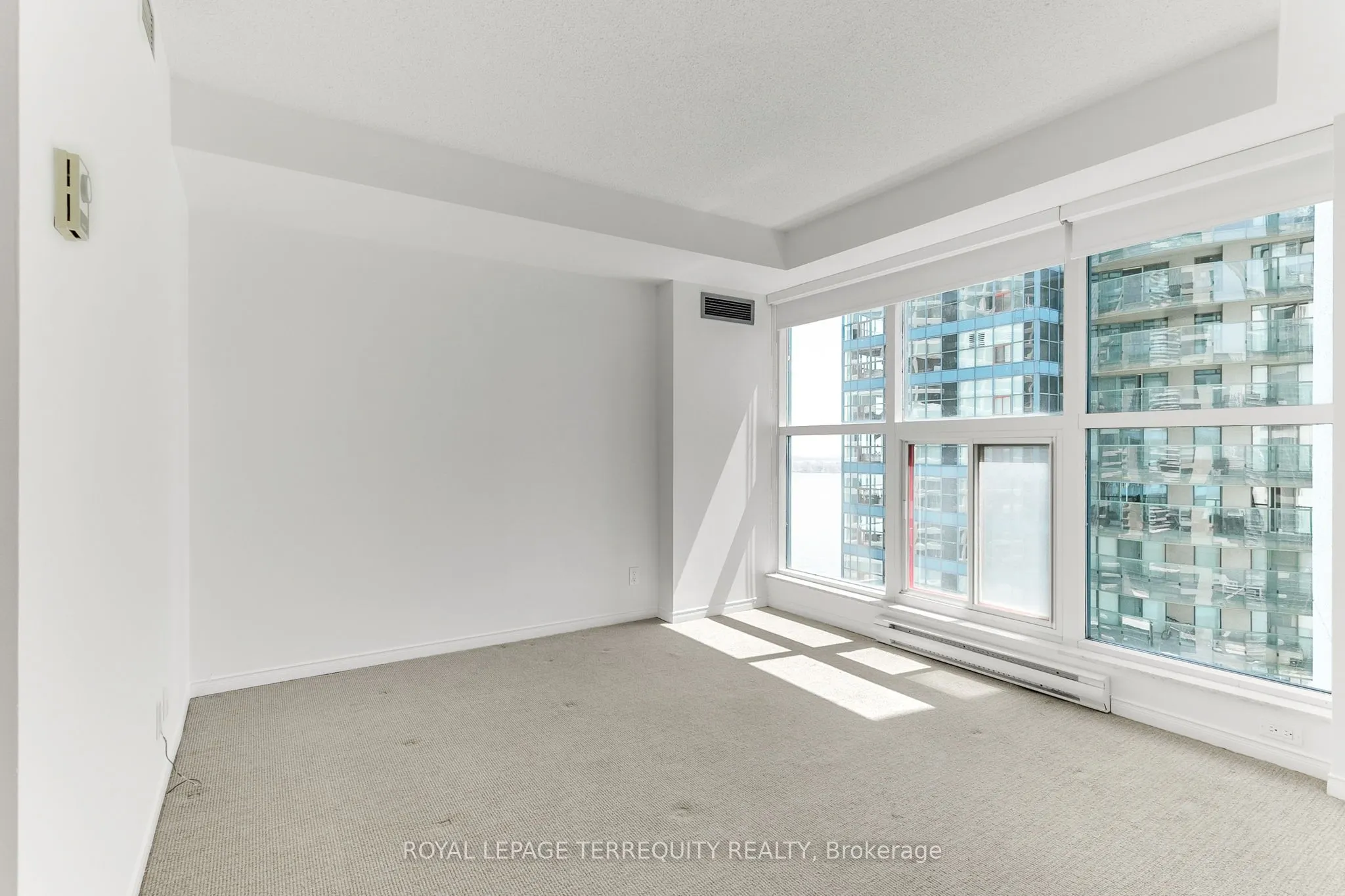 77 Harbour Square, #2707