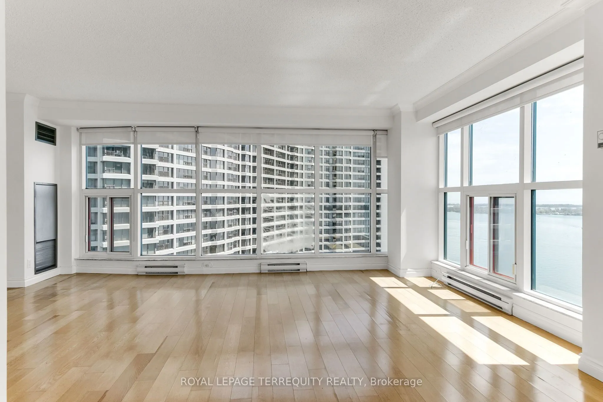 77 Harbour Square, #2707