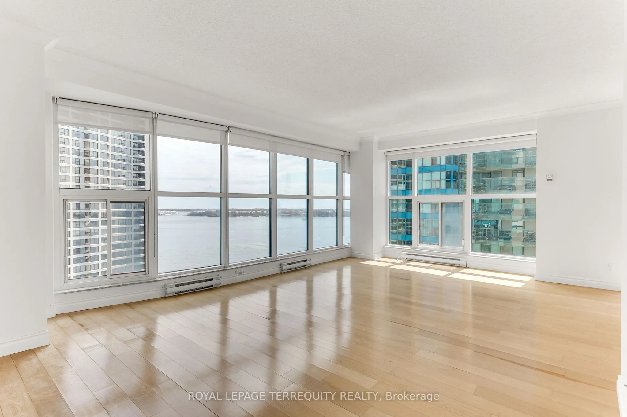 77 Harbour Square, #2707
