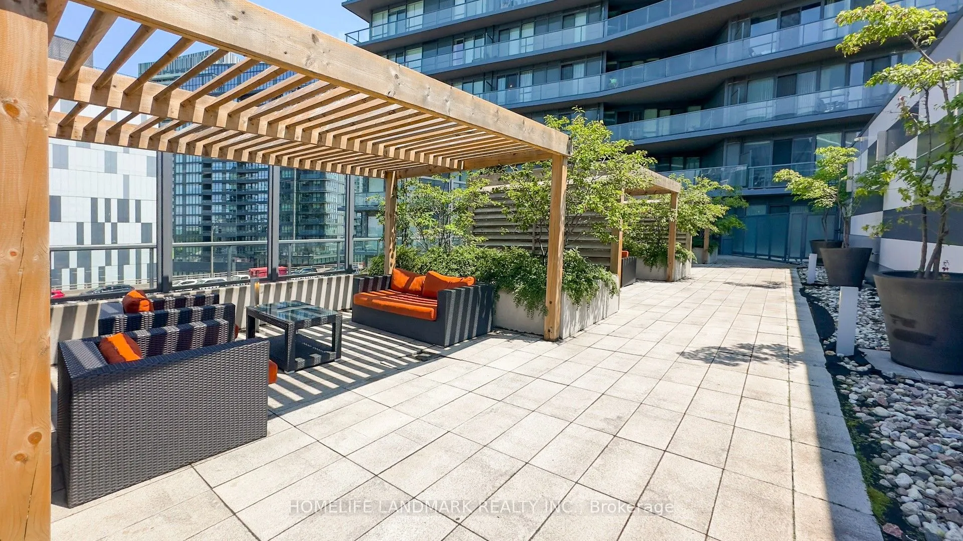 20 Bruyeres Mews, #2611