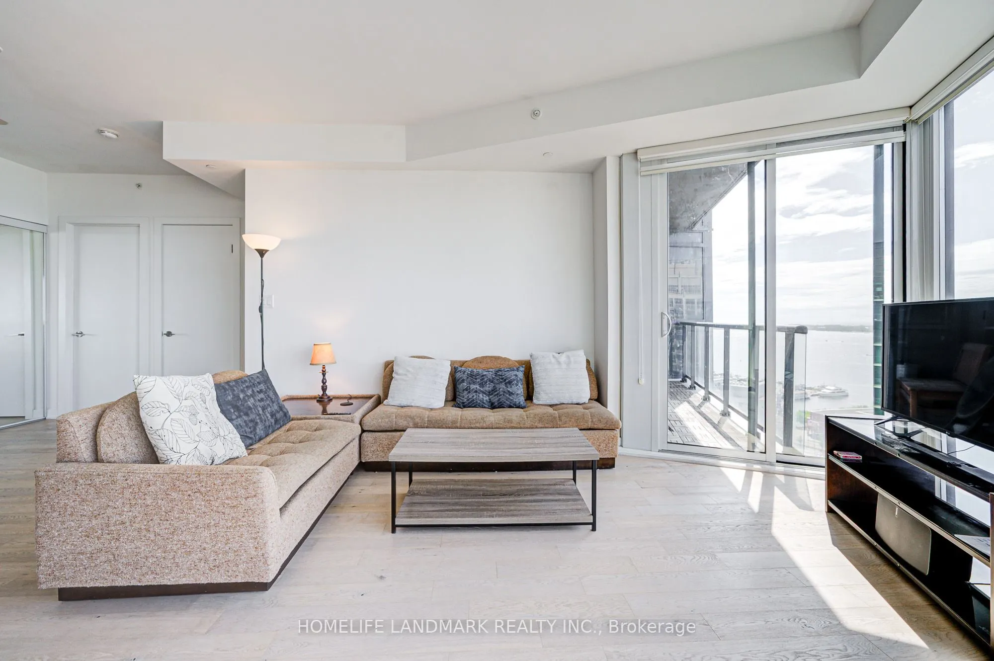 20 Bruyeres Mews, #2611