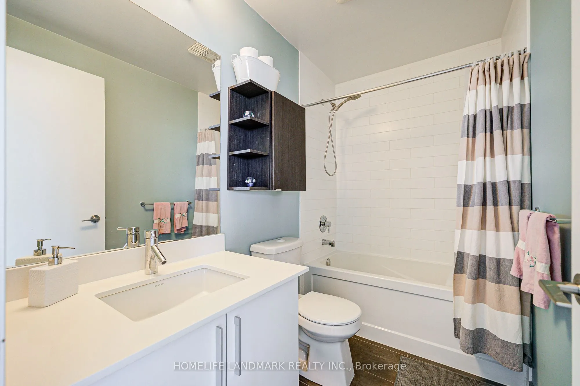 20 Bruyeres Mews, #2611