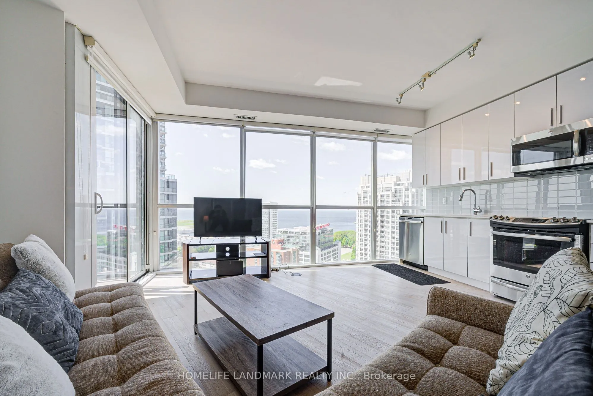 20 Bruyeres Mews, #2611