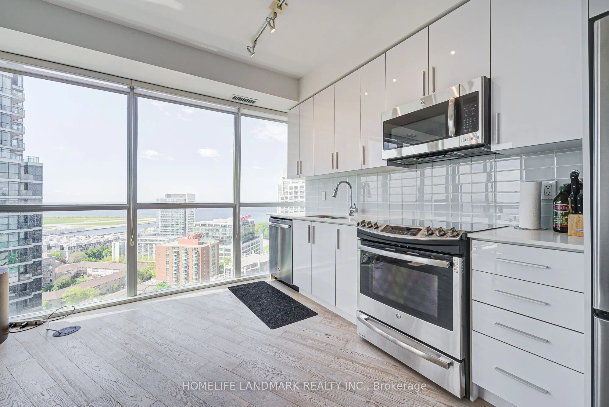 20 Bruyeres Mews, #2611