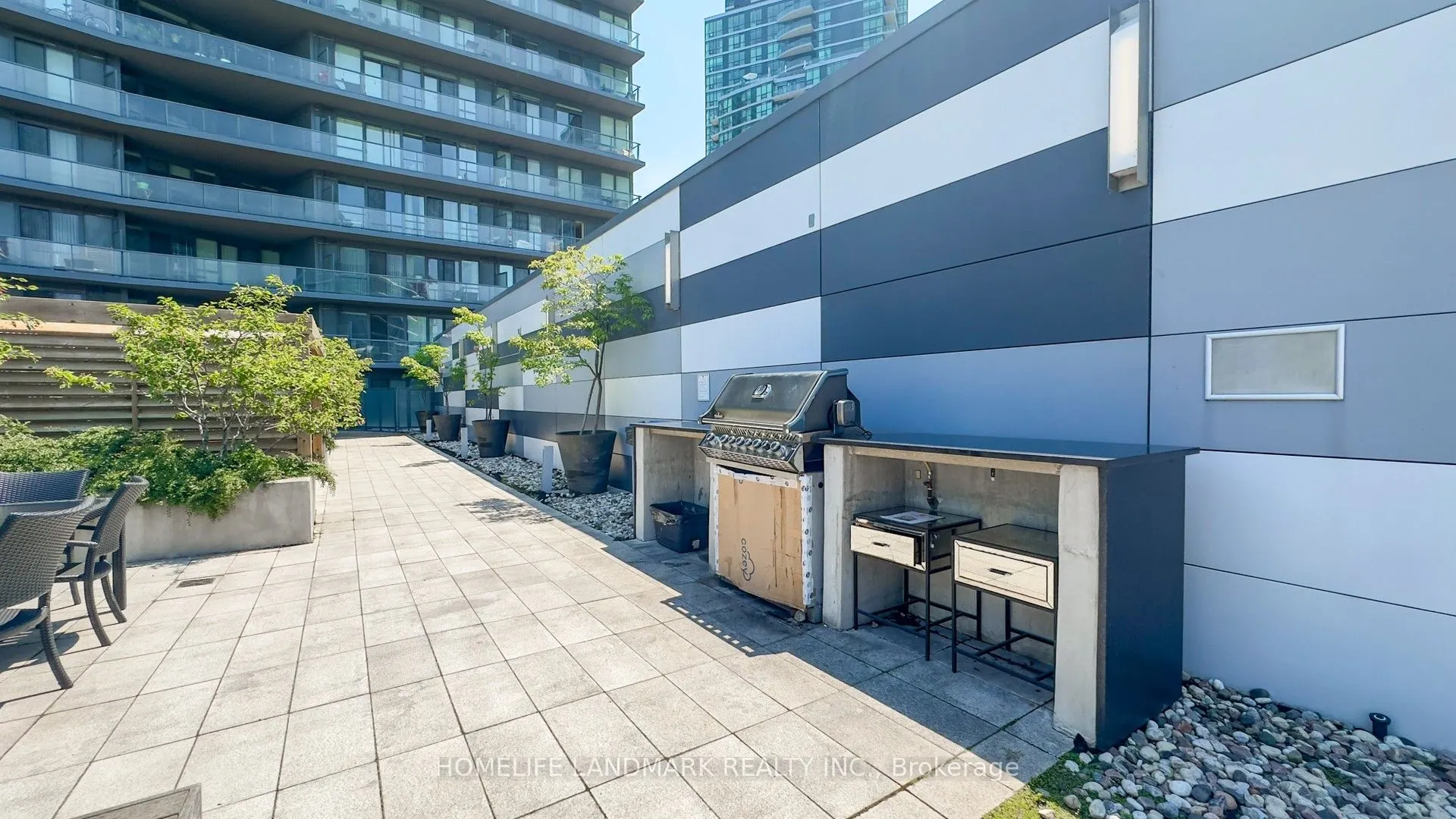 20 Bruyeres Mews, #2611