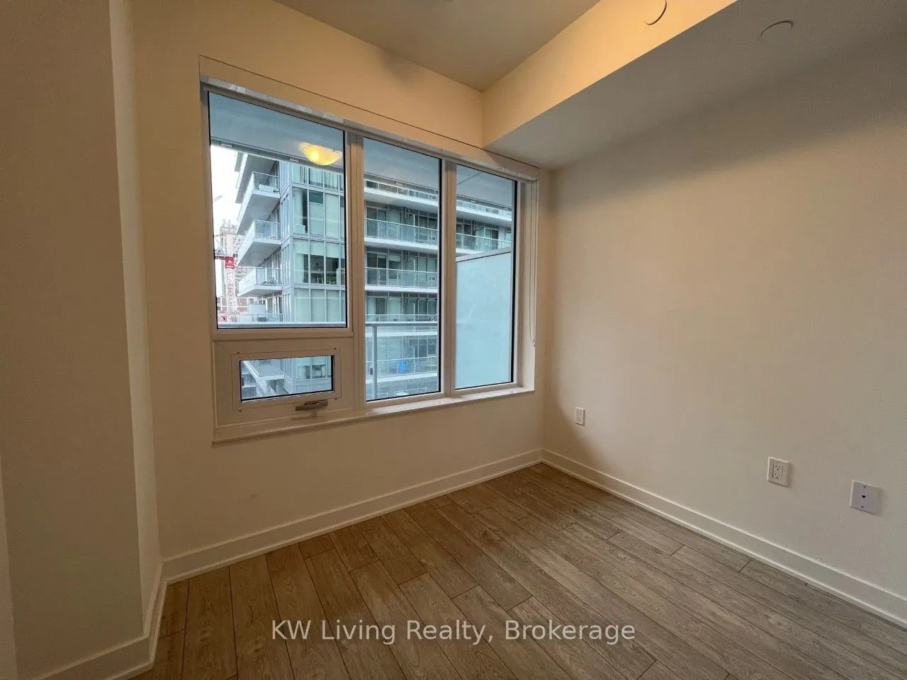 195 Redpath Avenue, #812