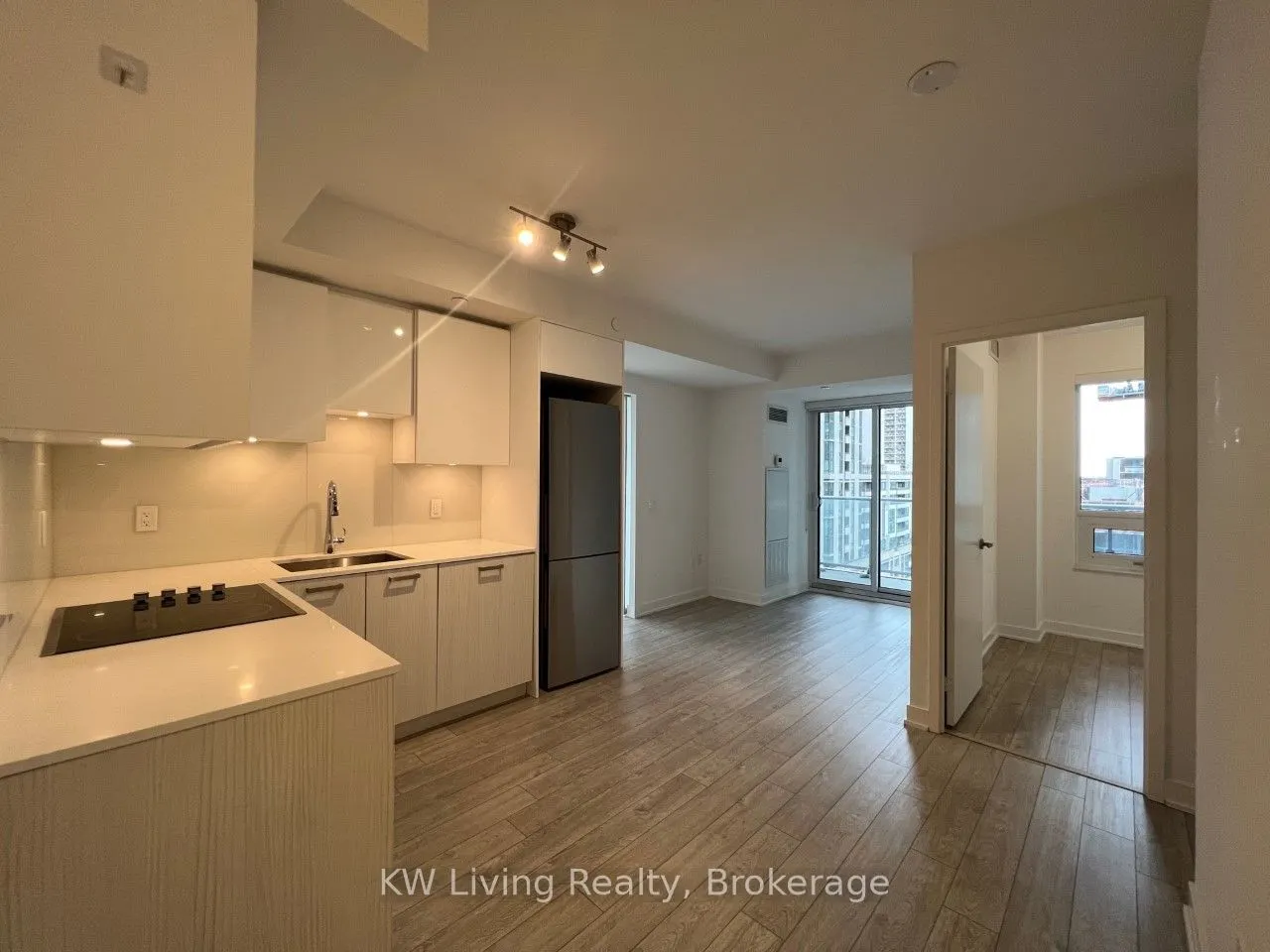 195 Redpath Avenue, #812
