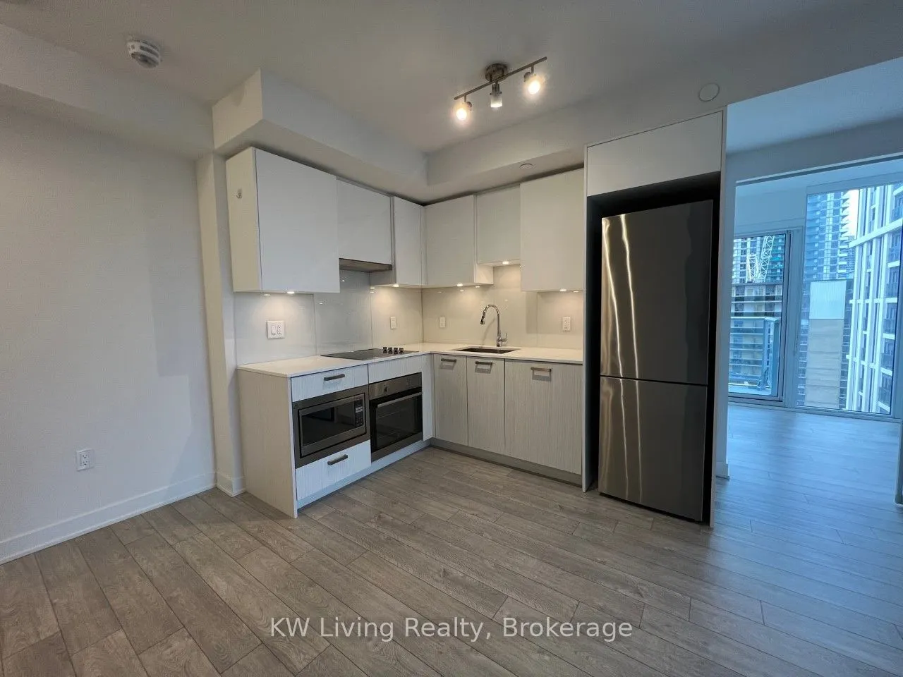 195 Redpath Avenue, #812