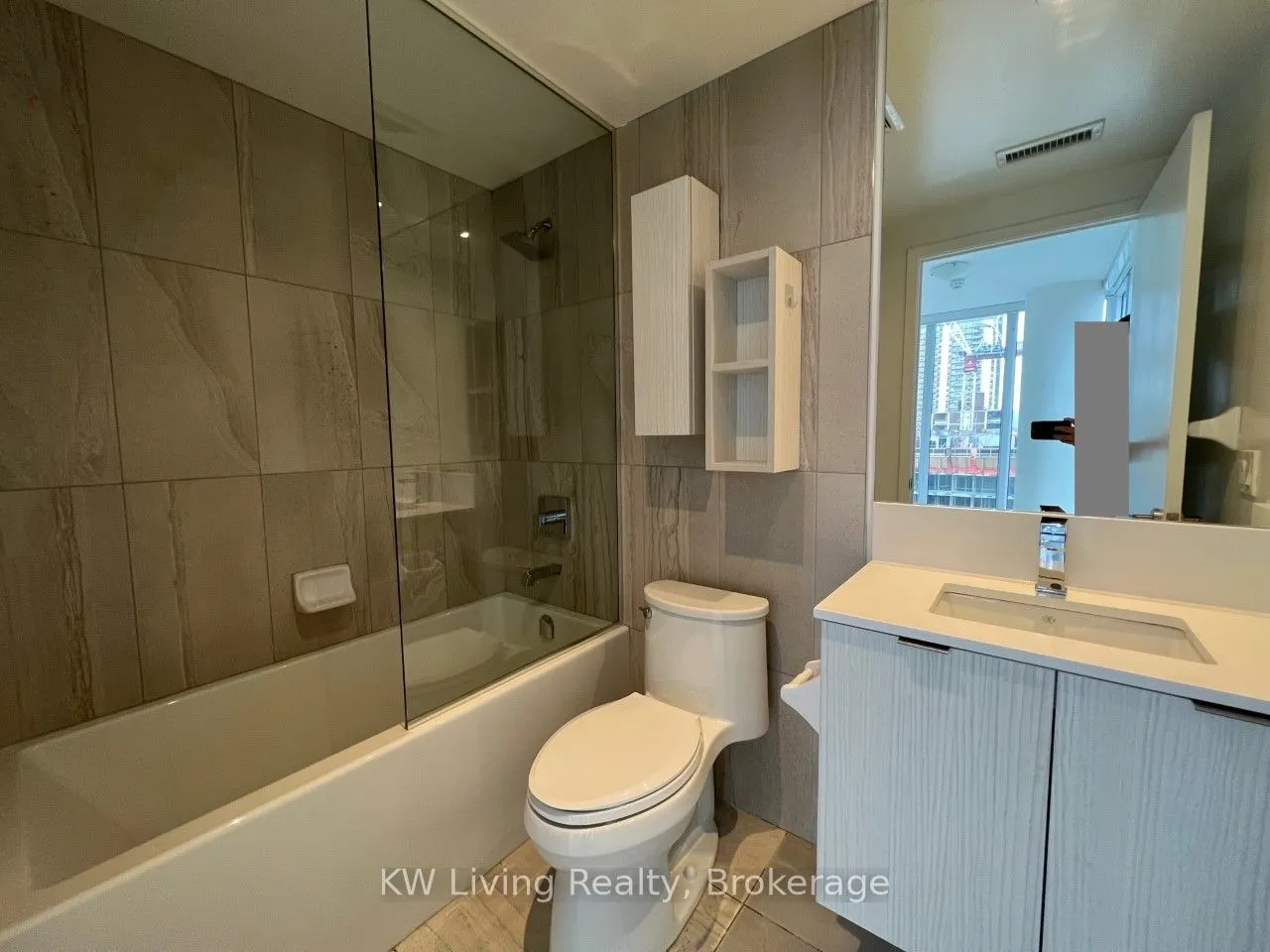 195 Redpath Avenue, #812
