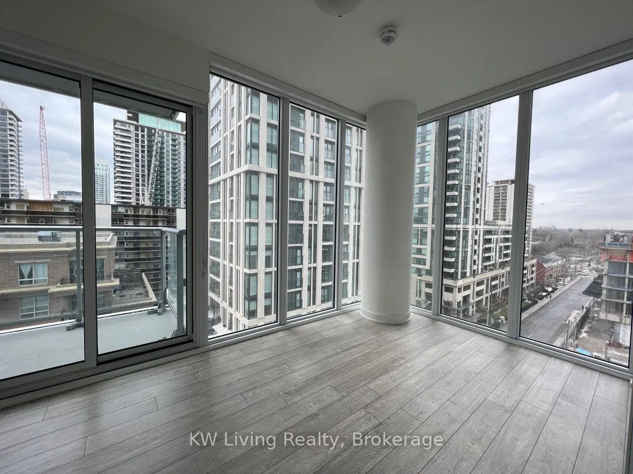 195 Redpath Avenue, #812