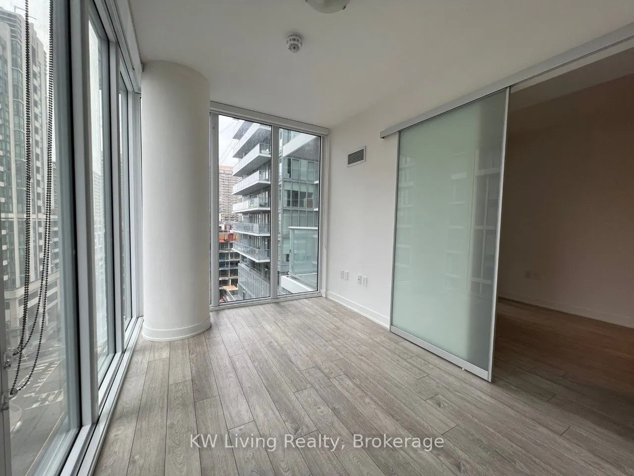 195 Redpath Avenue, #812