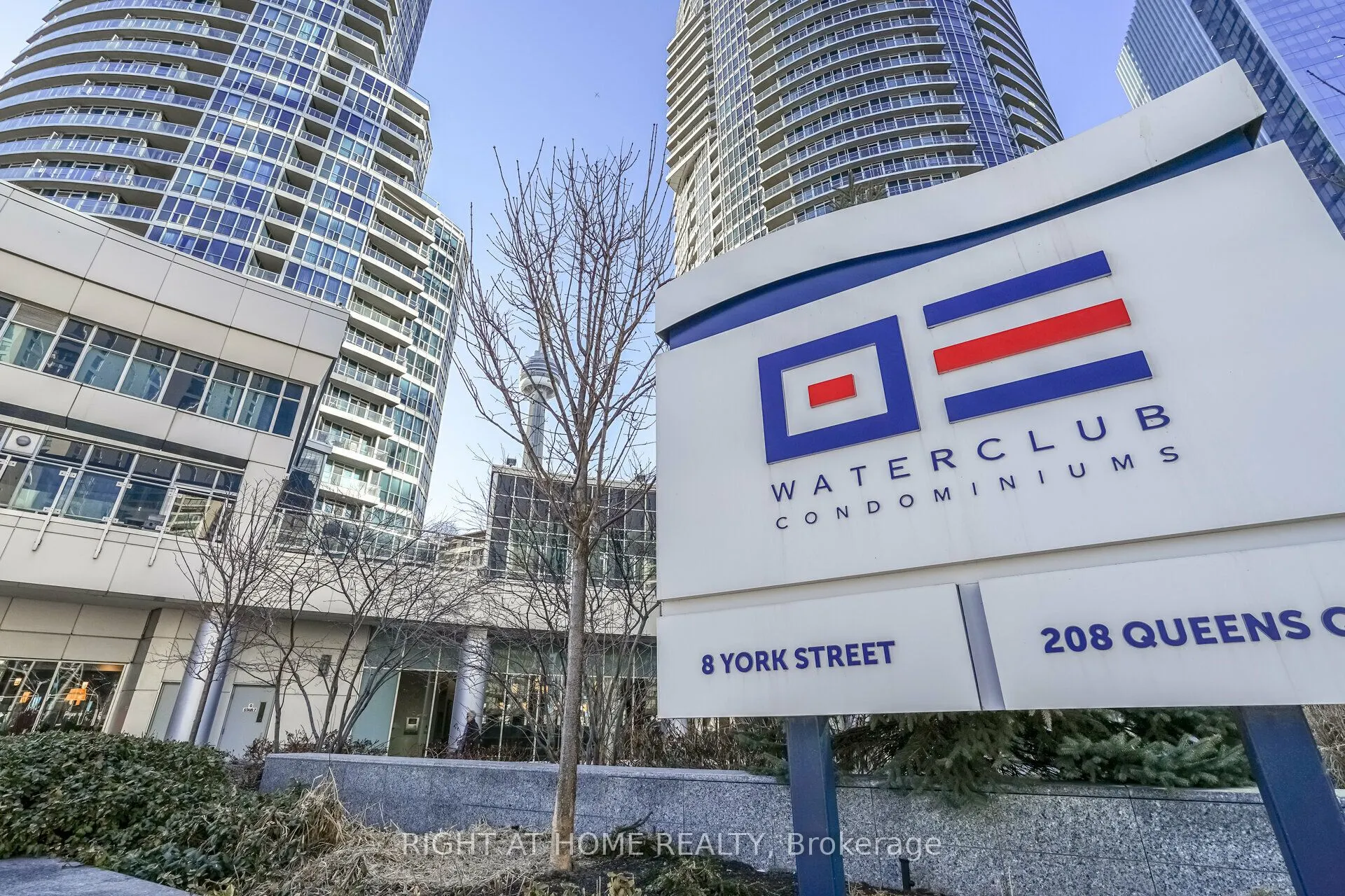 8 York Street S, #809