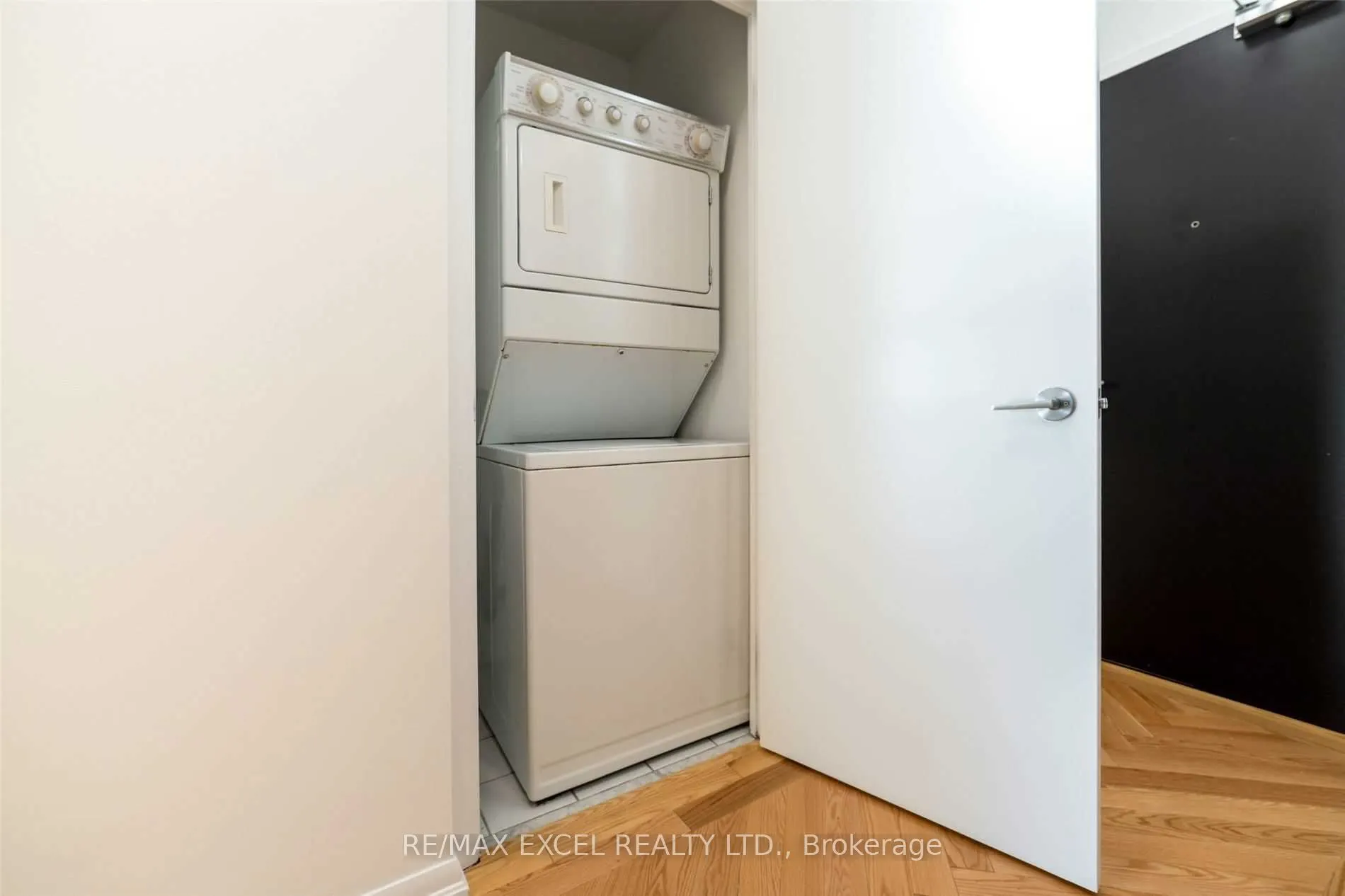 231 Fort York Boulevard, #1802