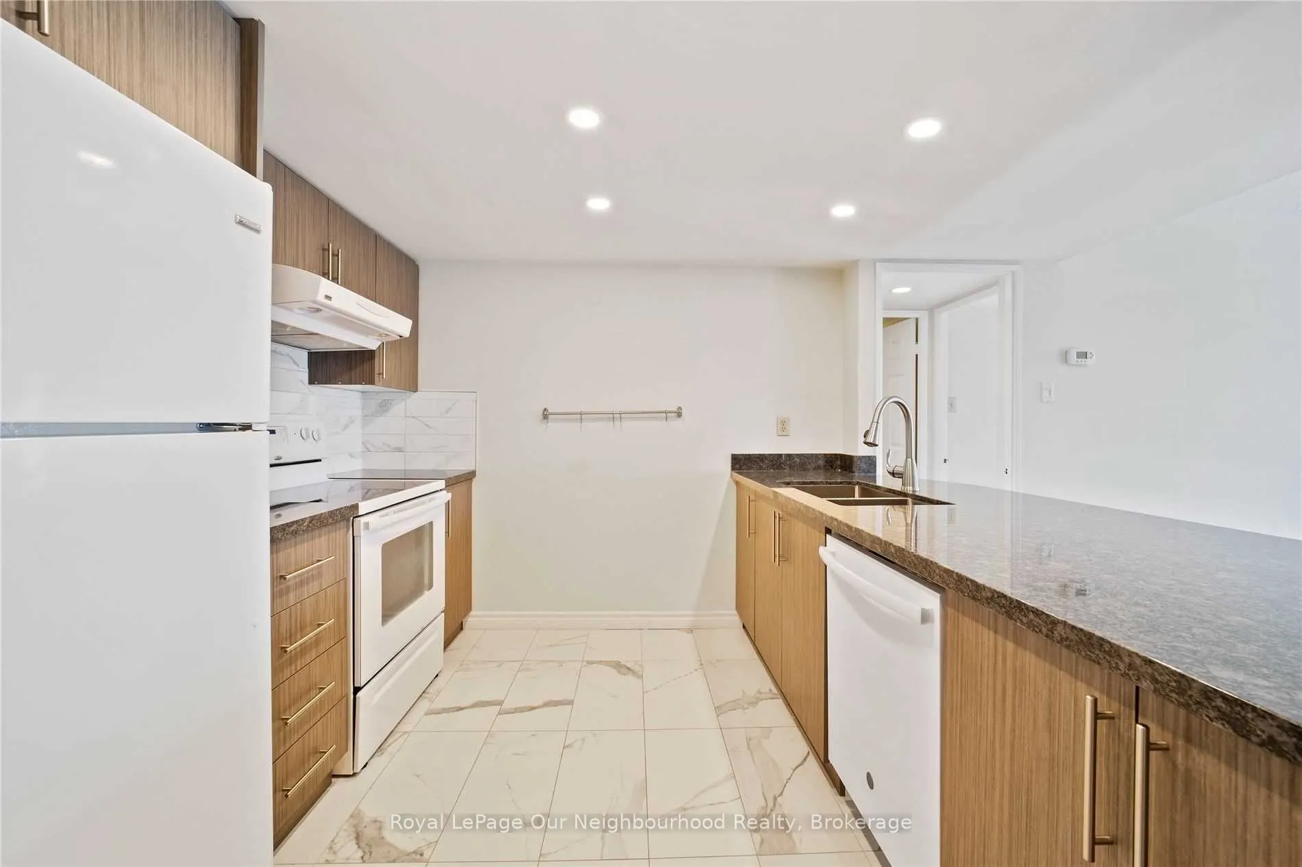 701 King Street W, #809