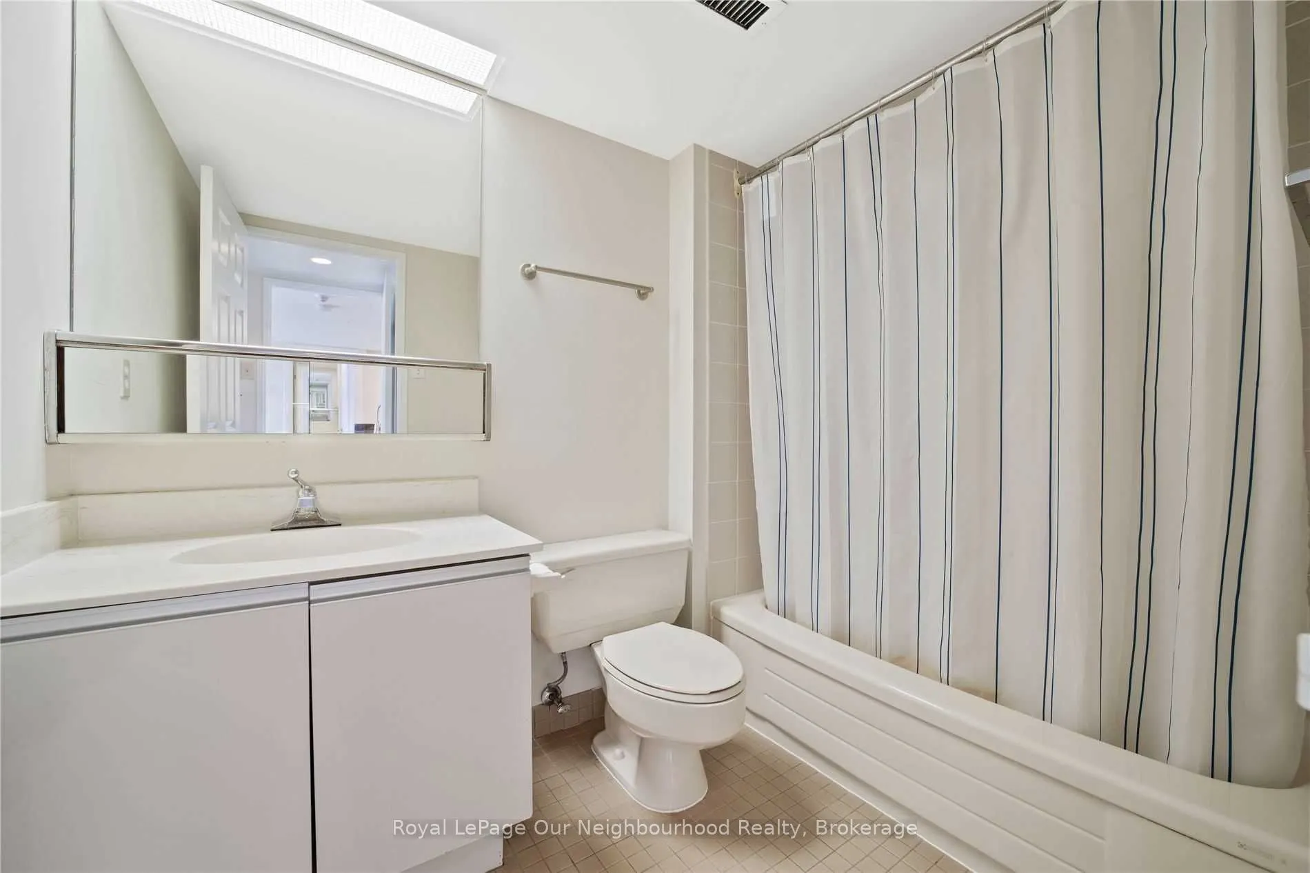 701 King Street W, #809