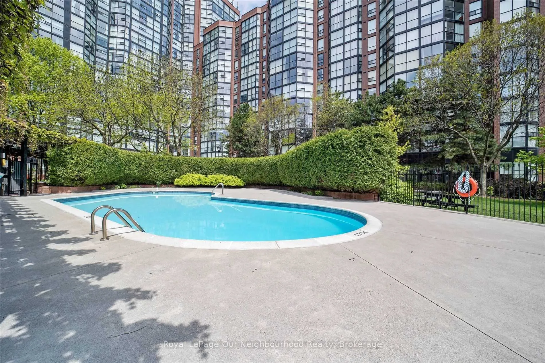 701 King Street W, #809