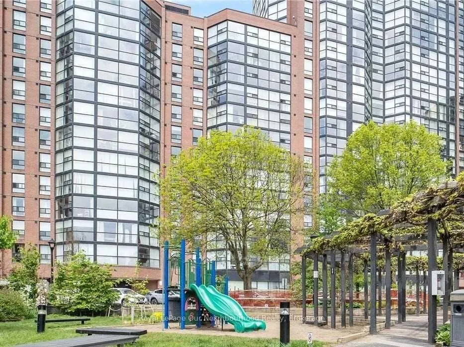 701 King Street W, #809