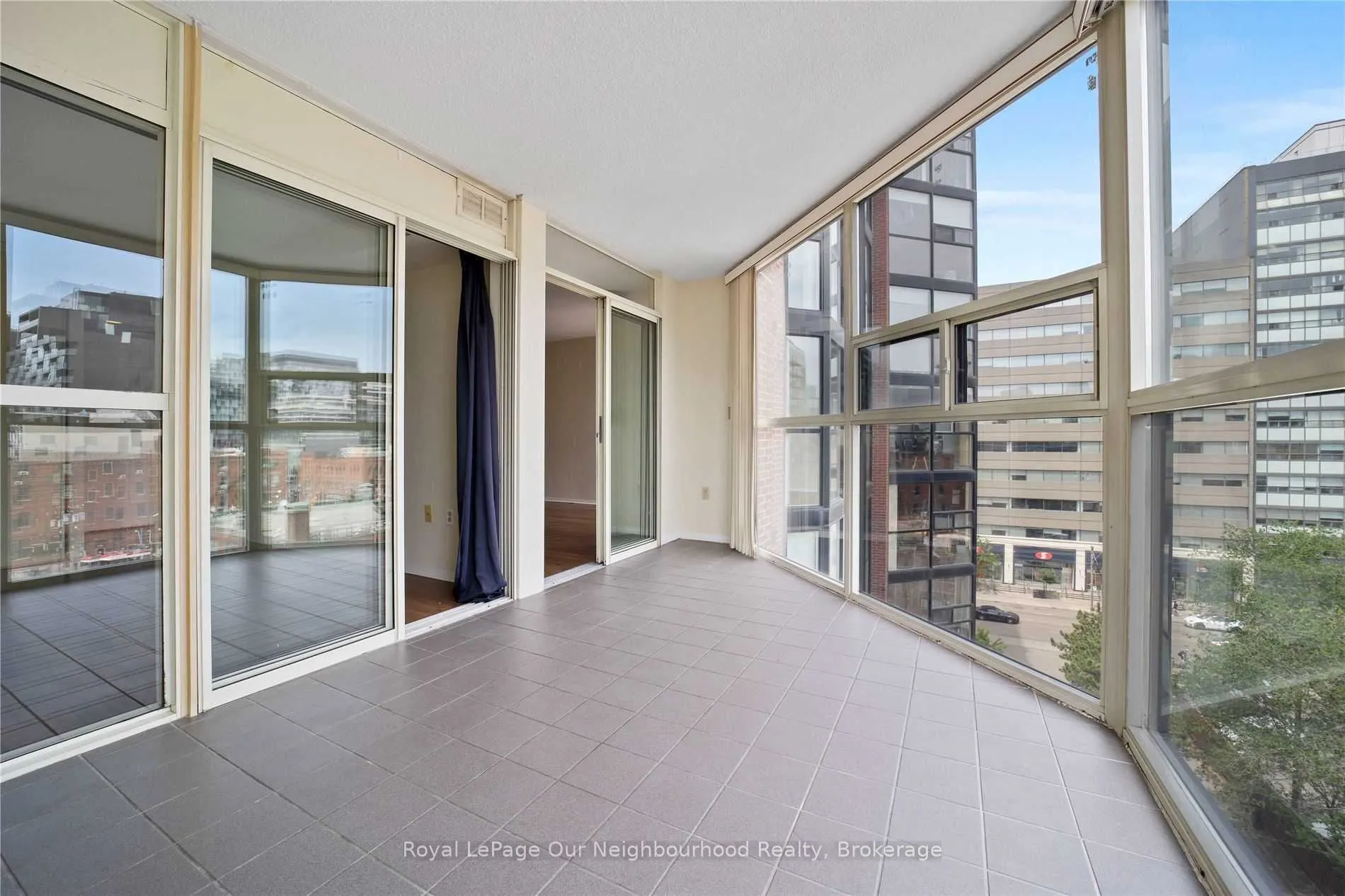 701 King Street W, #809