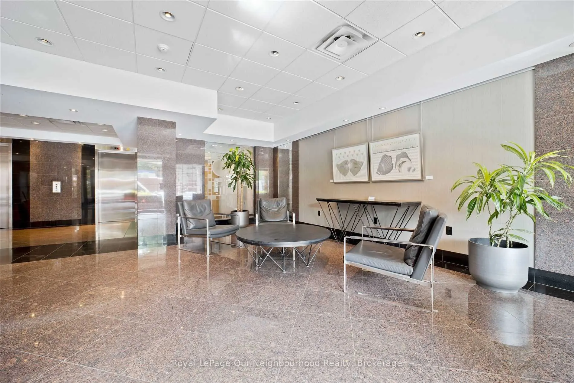 701 King Street W, #809