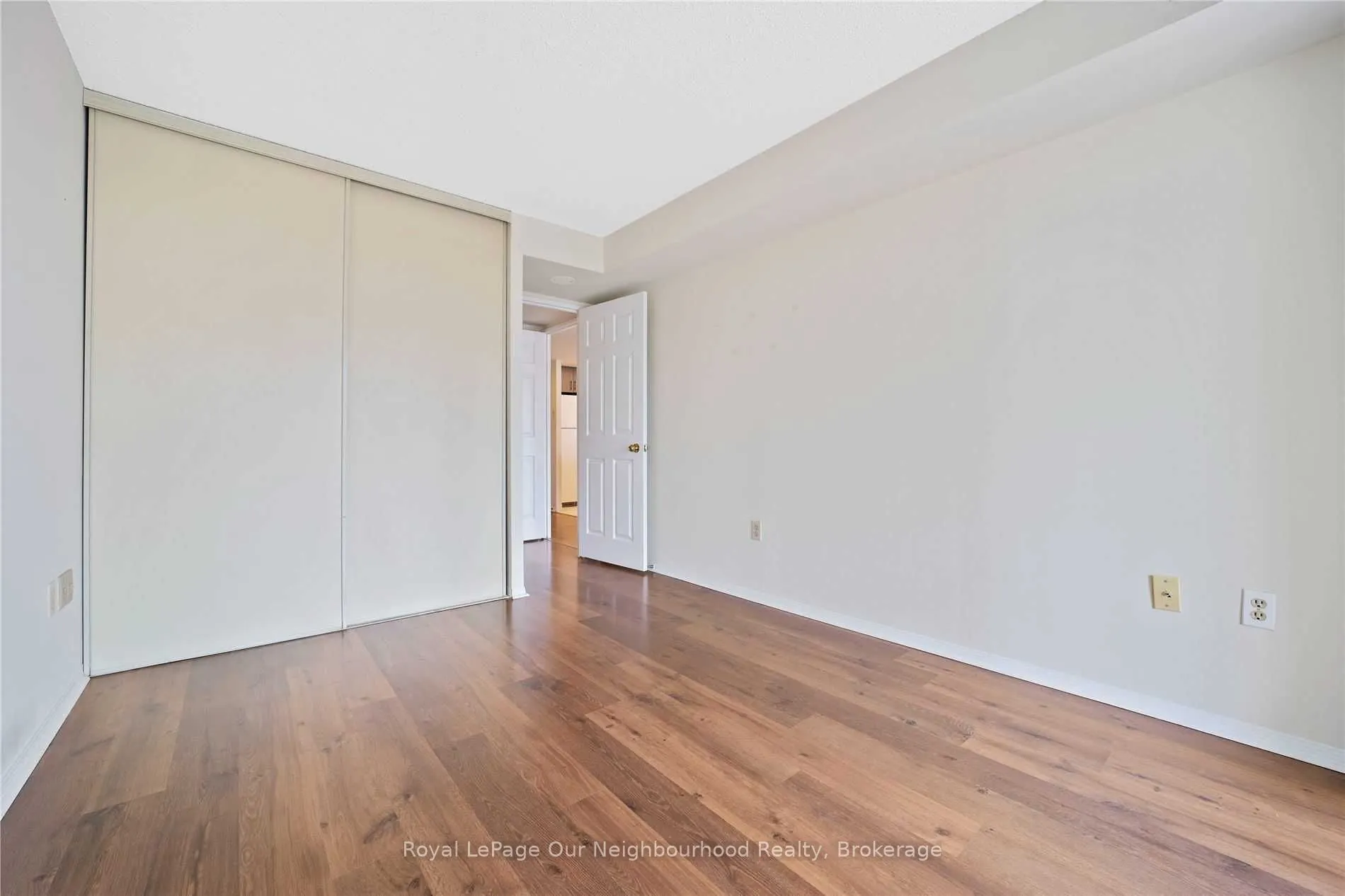 701 King Street W, #809